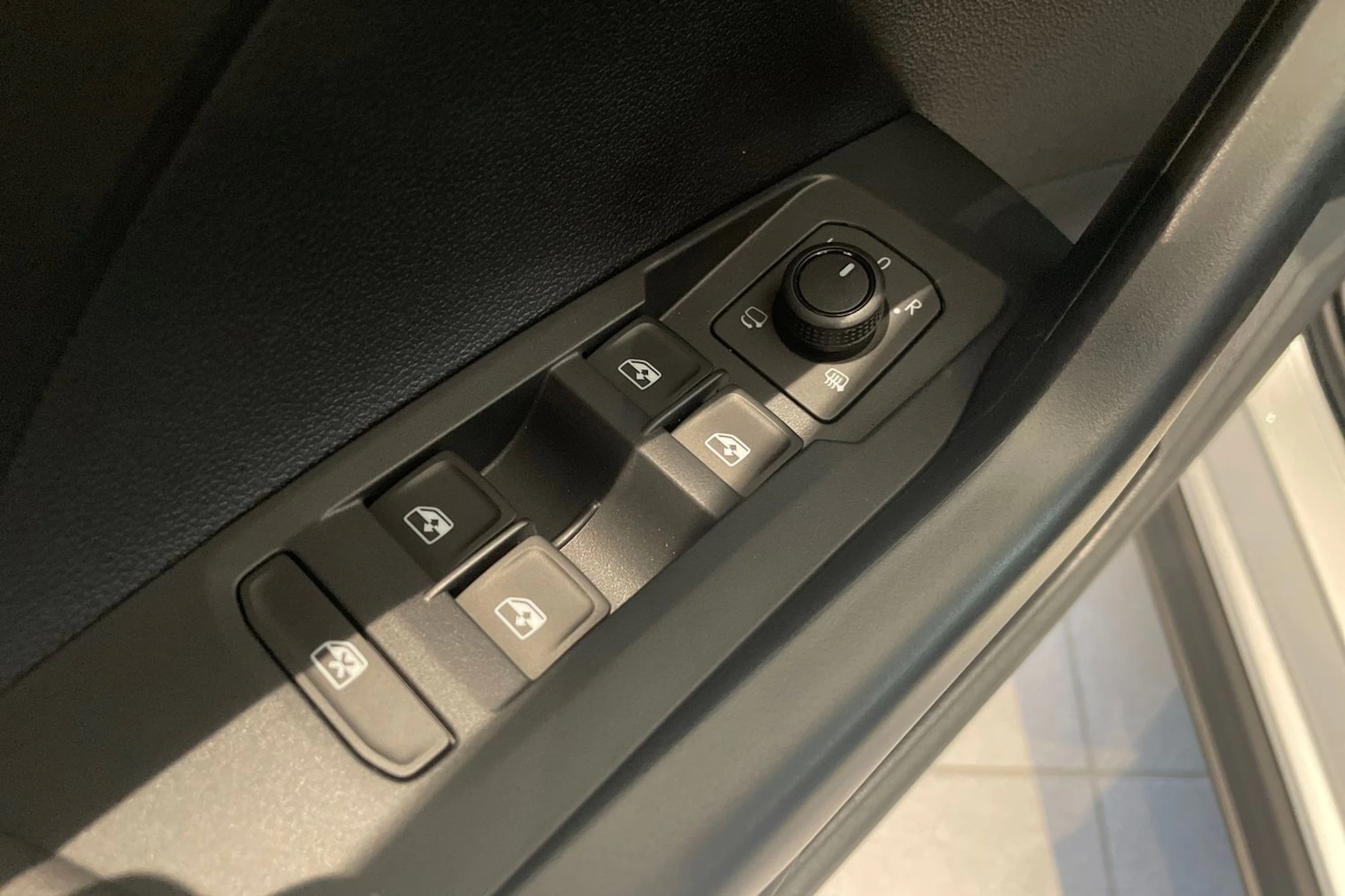 harmaa Volkswagen T-Cross 2026 kuva 19.
