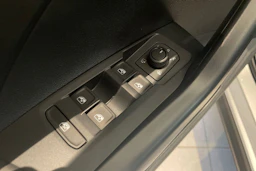 harmaa Volkswagen T-Cross 2026 kuva 19.