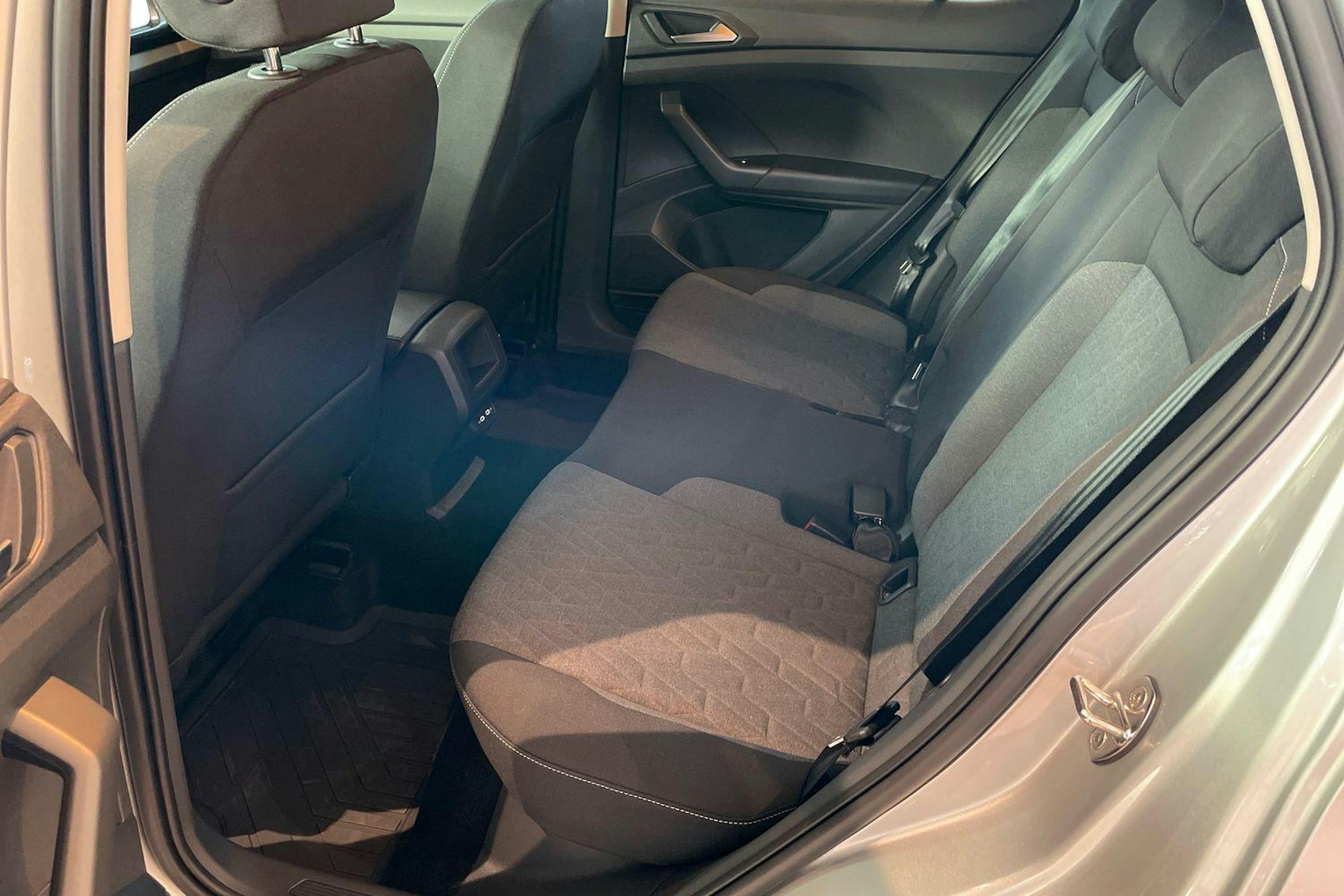 harmaa Volkswagen T-Cross 2026 kuva 8.