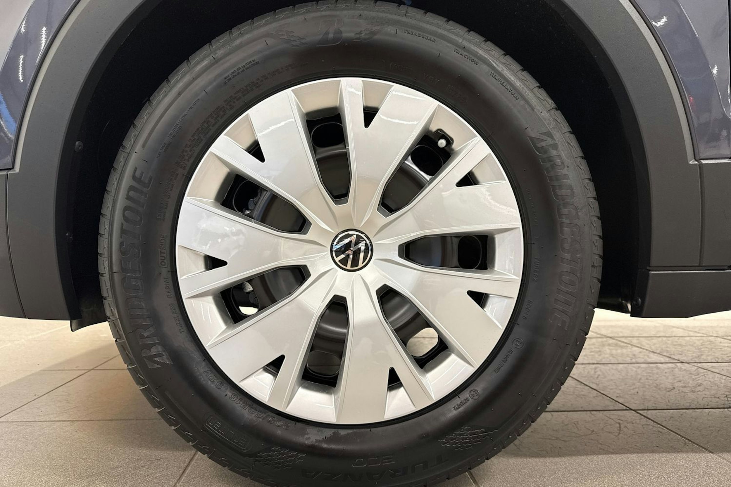 met. harmaa Volkswagen T-Cross 2026 kuva 8.