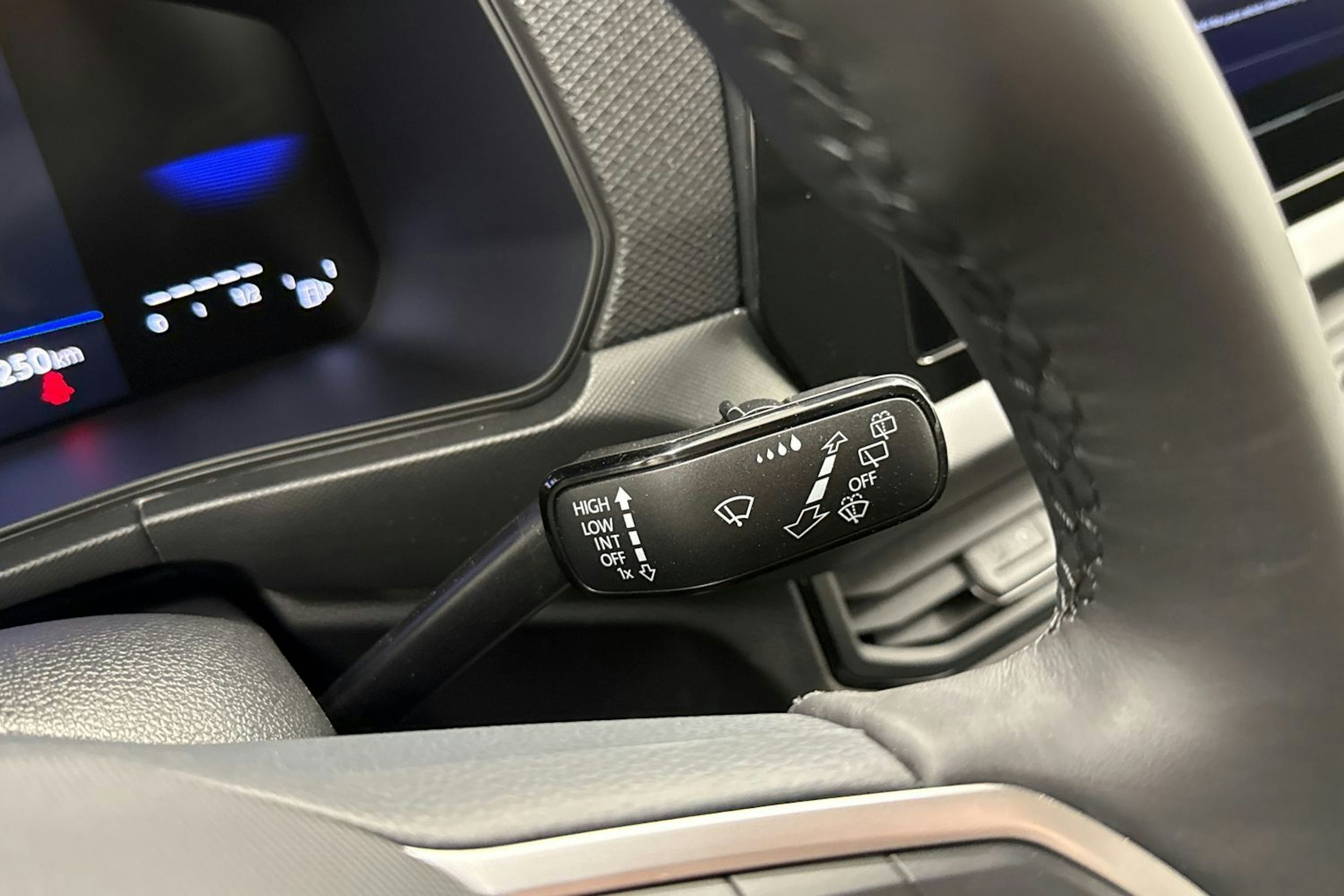 met. harmaa Volkswagen T-Cross 2026 kuva 13.