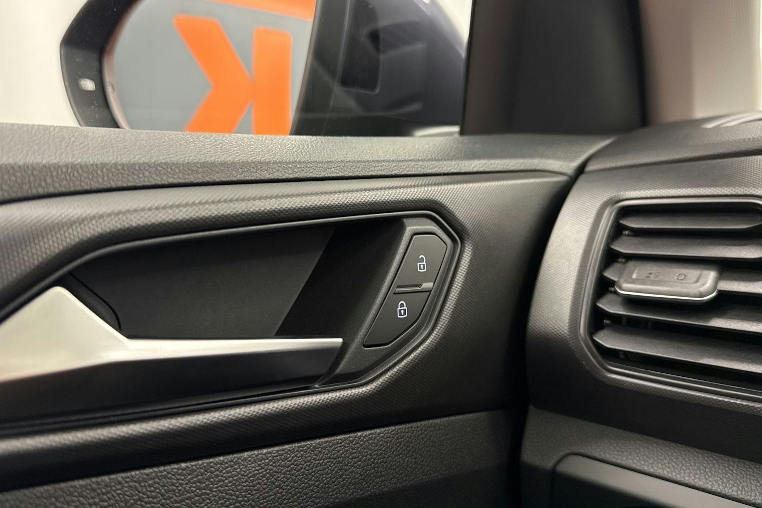 met. harmaa Volkswagen T-Cross 2026 kuva 15.