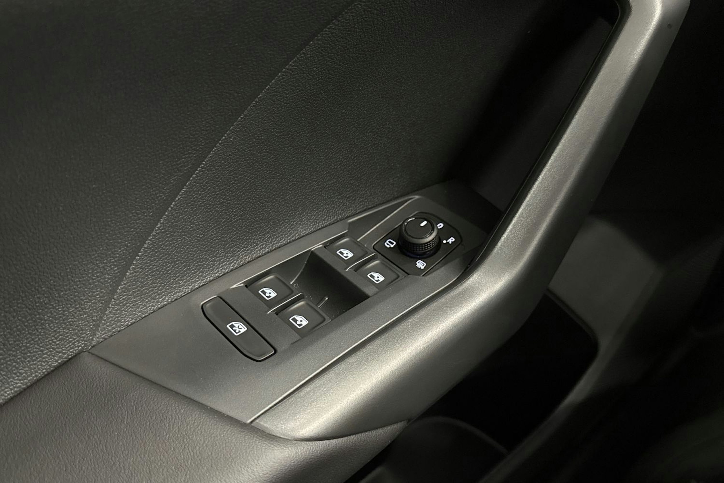 met. harmaa Volkswagen T-Cross 2026 kuva 16.