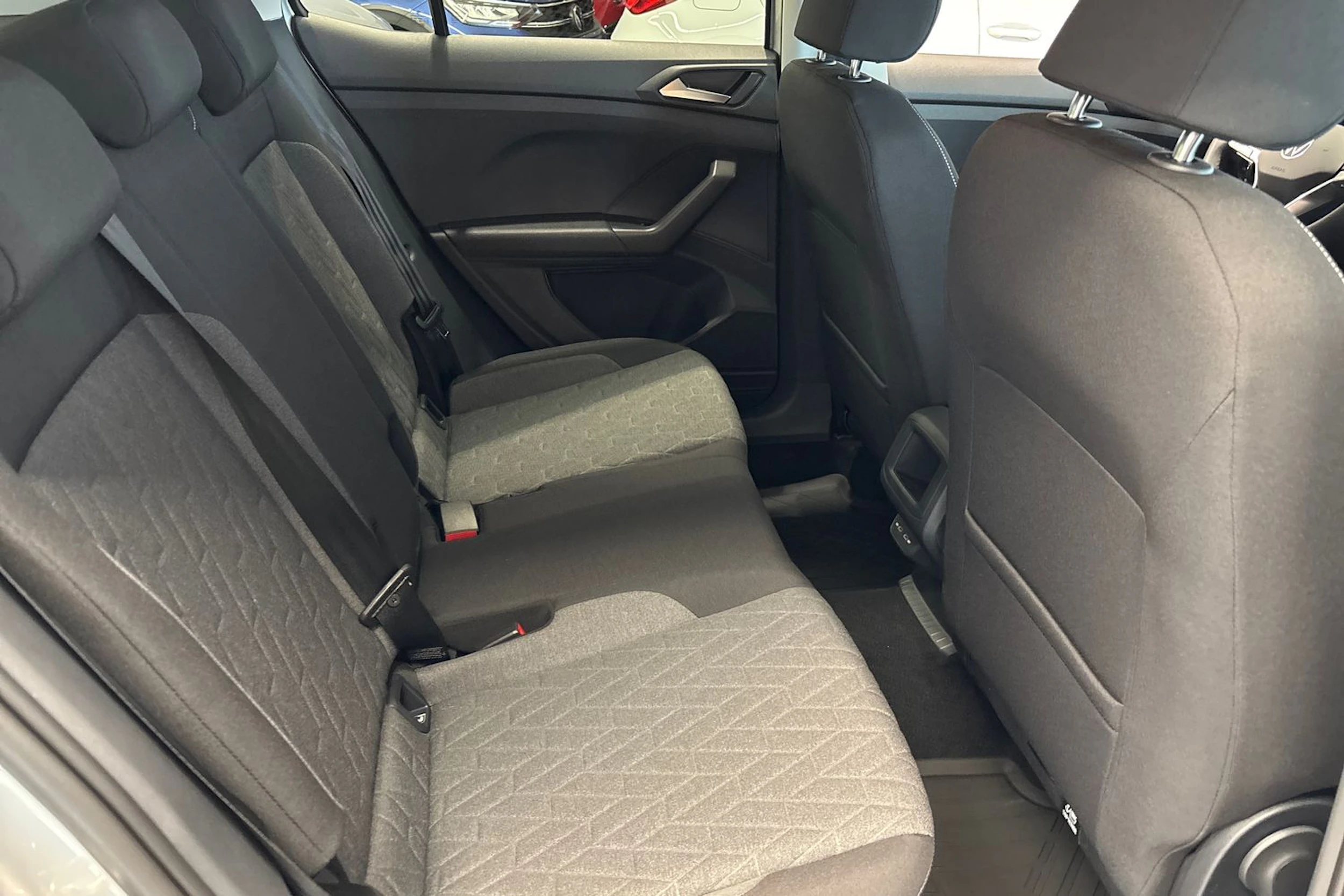 harmaa Volkswagen T-Cross 2026 kuva 12.