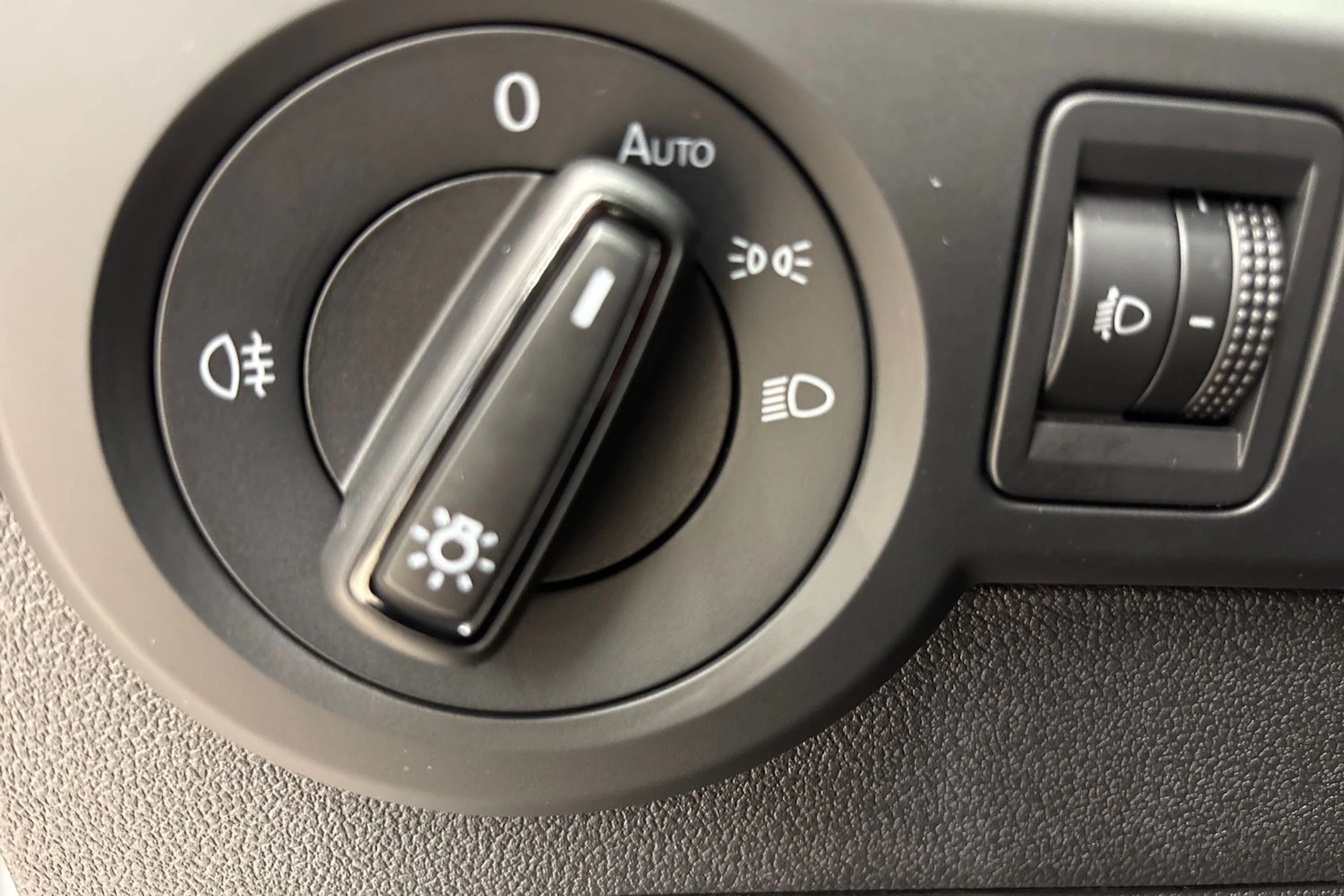harmaa Volkswagen T-Cross 2026 kuva 17.