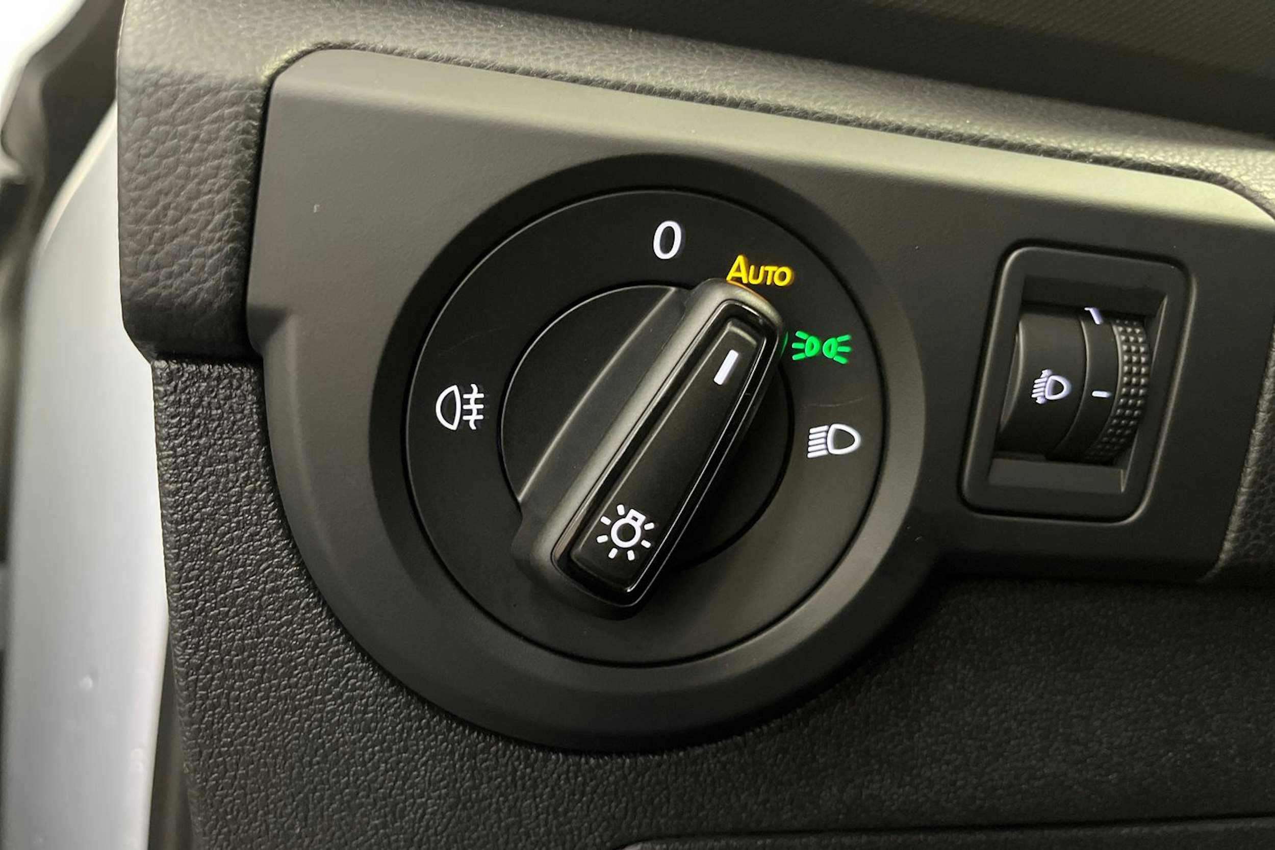 met. harmaa Volkswagen T-Cross 2026 kuva 13.