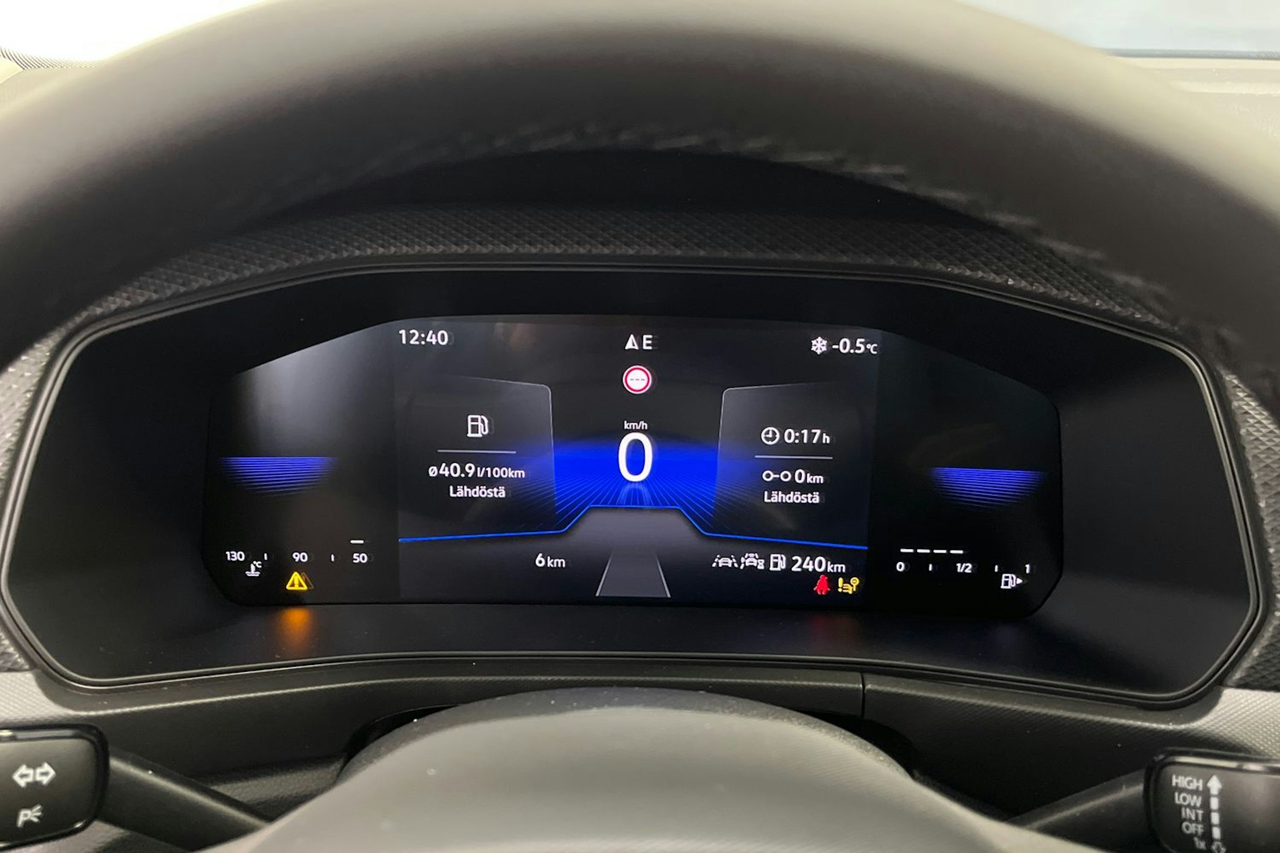 met. harmaa Volkswagen T-Cross 2026 kuva 16.