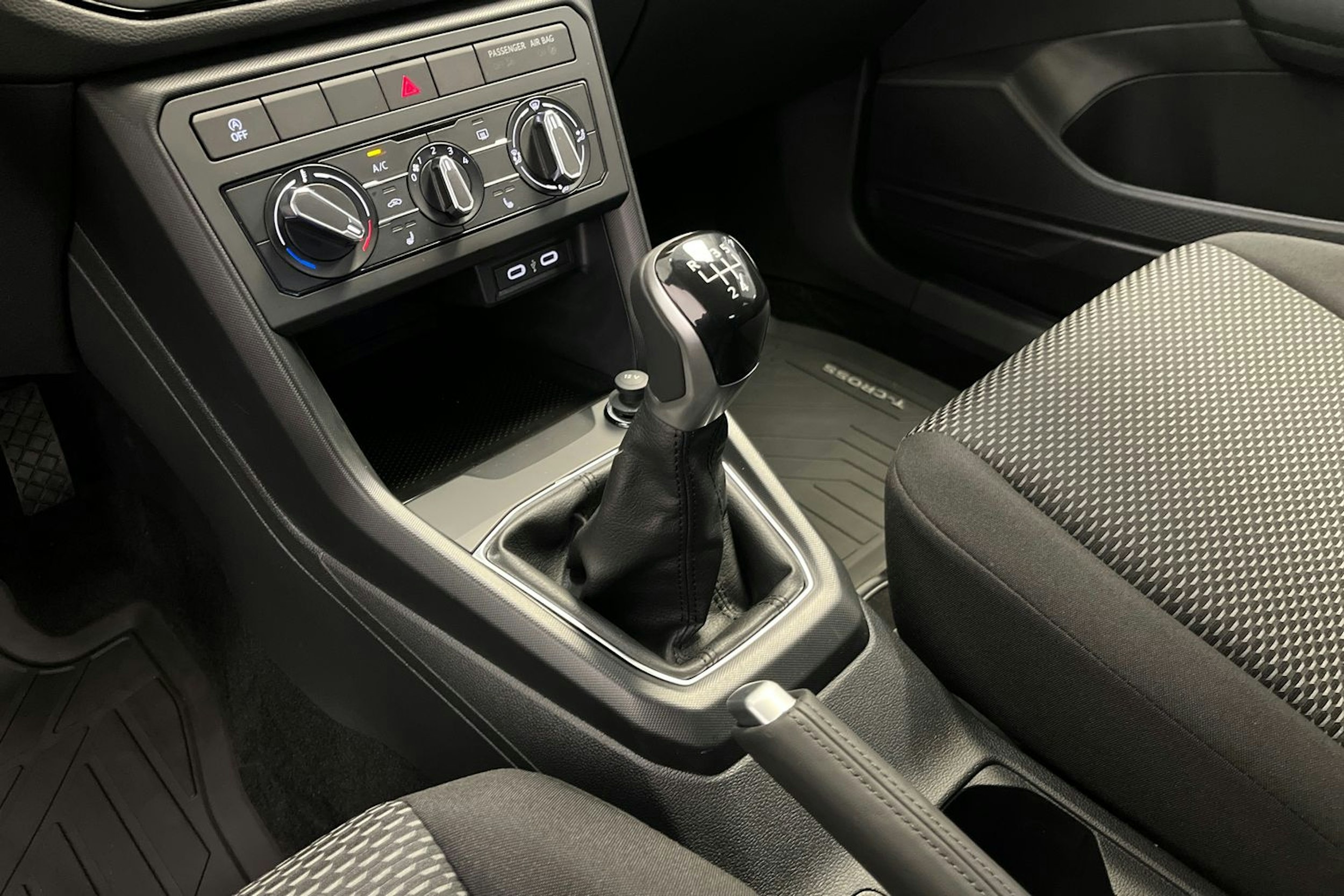 met. harmaa Volkswagen T-Cross 2026 kuva 17.