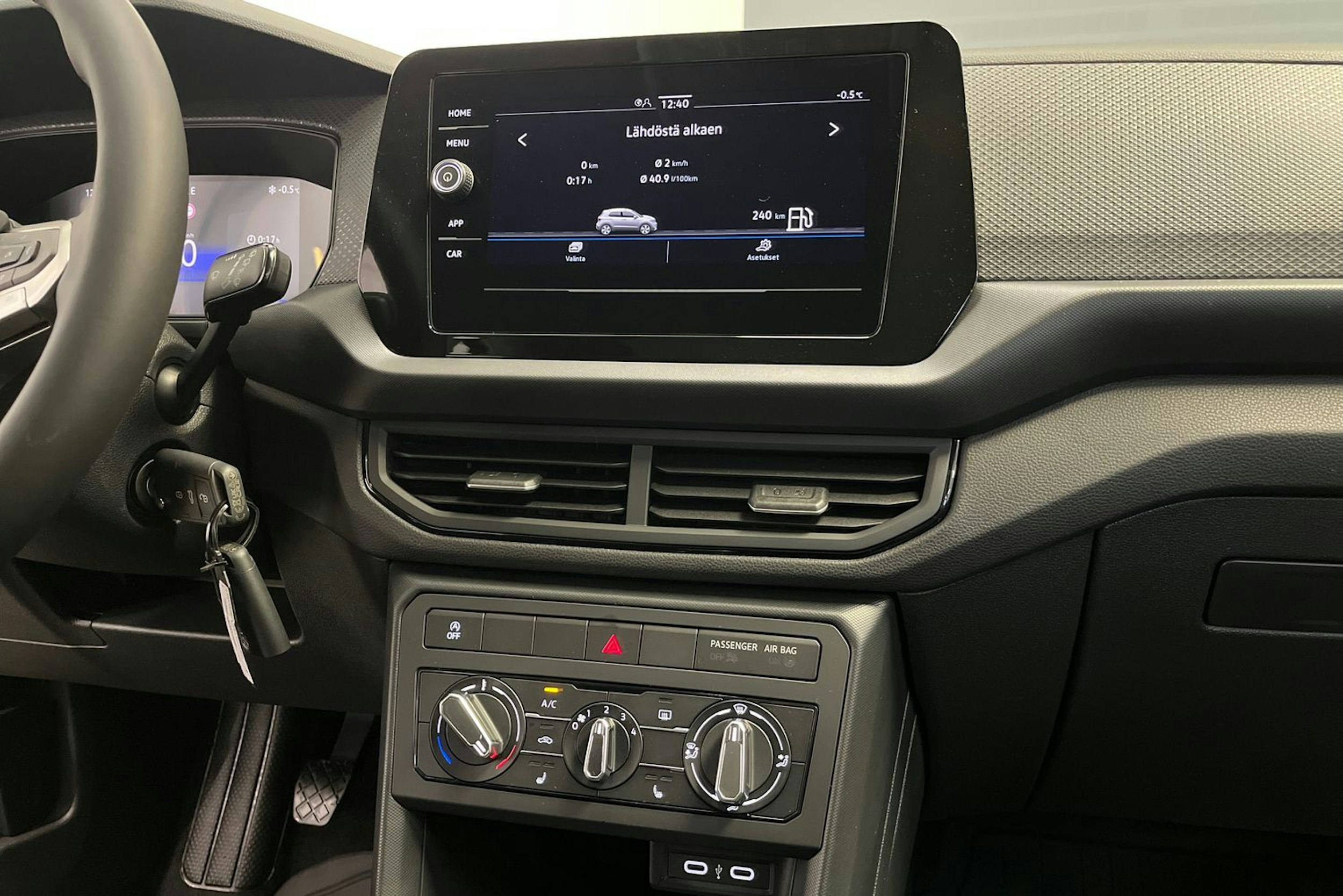 met. harmaa Volkswagen T-Cross 2026 kuva 18.