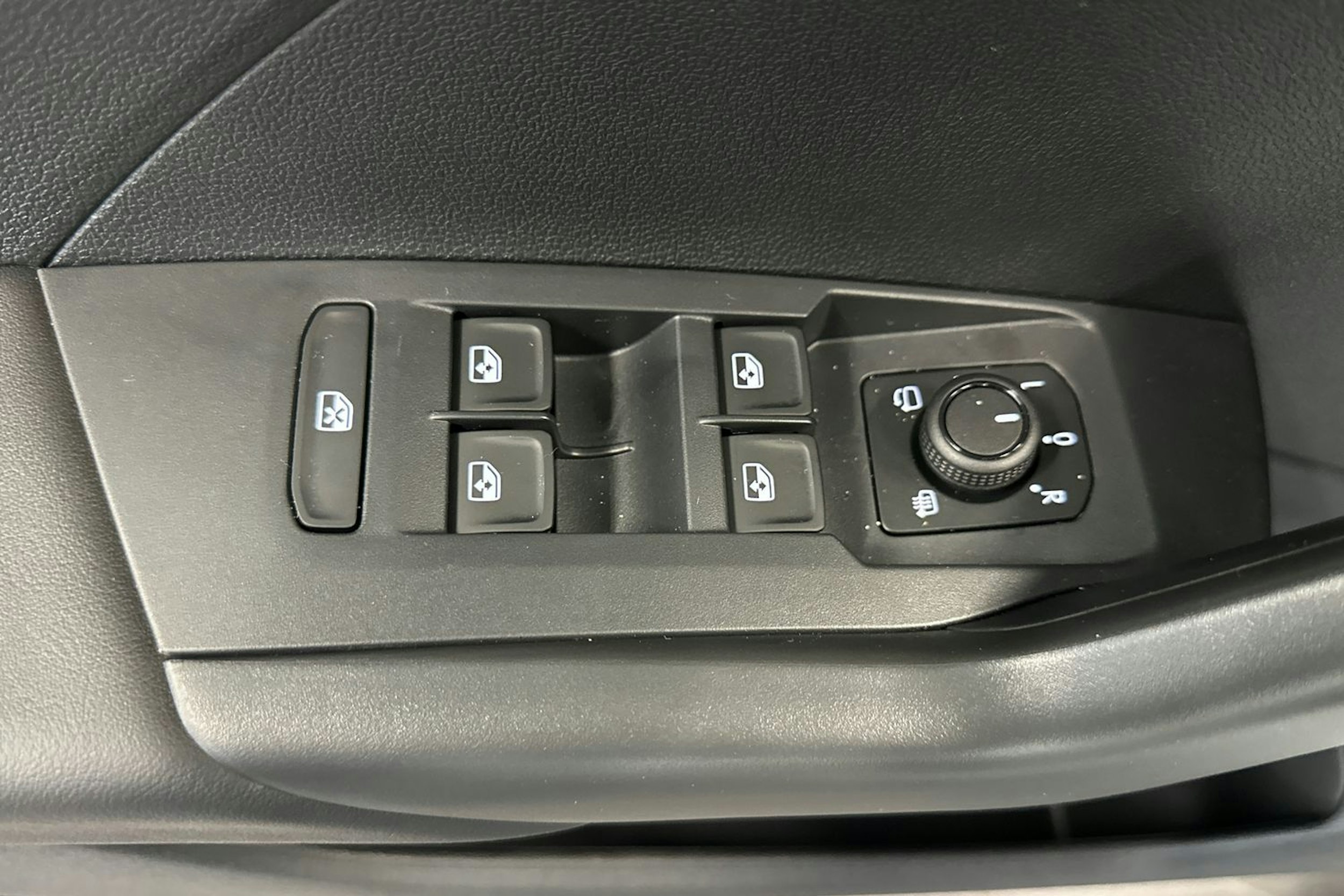 valkoinen Volkswagen T-Cross 2026 kuva 12.