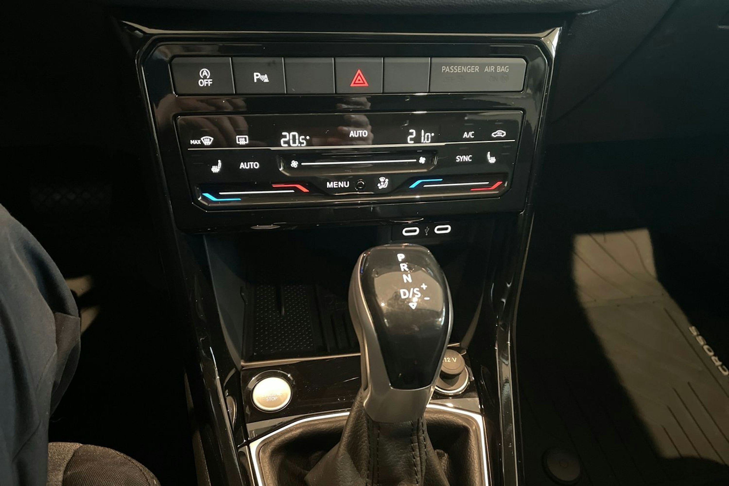 harmaa Volkswagen T-Cross 2026 kuva 18.