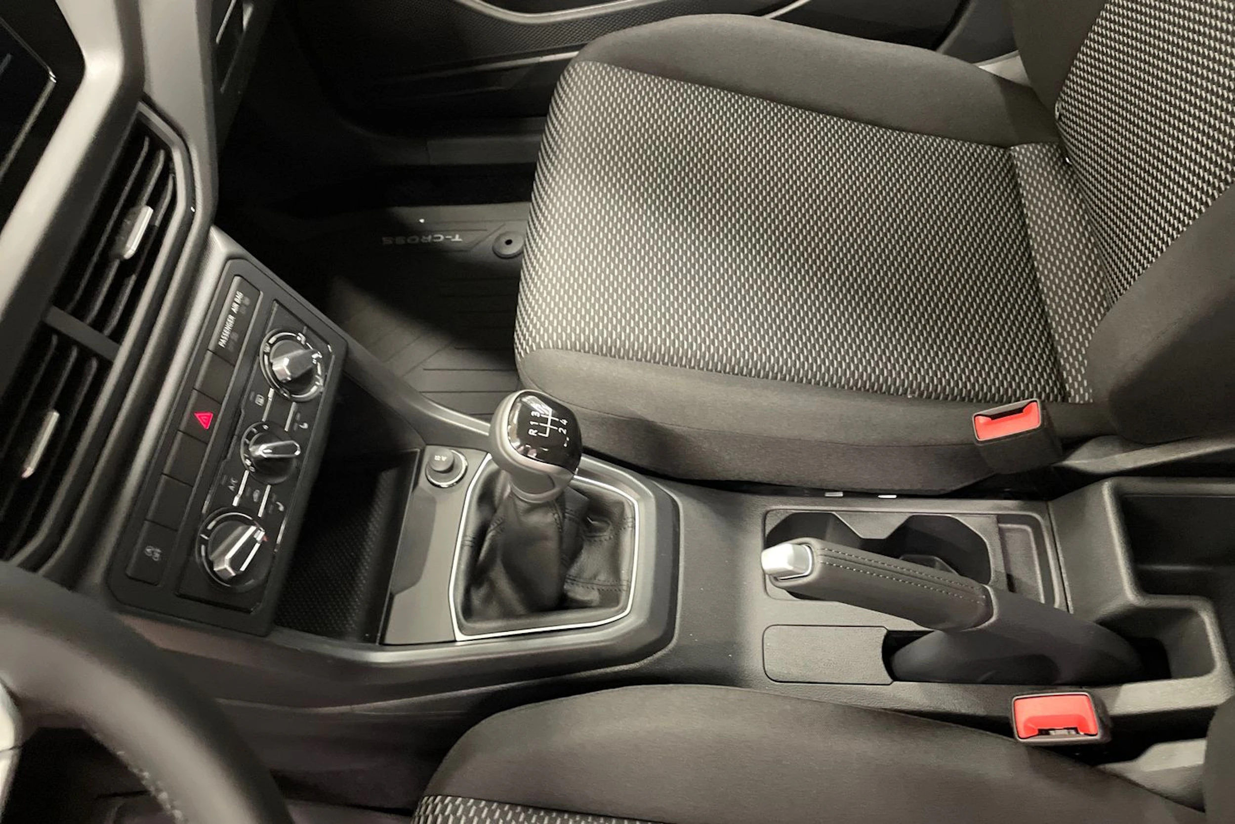 valkoinen Volkswagen T-Cross 2026 kuva 15.