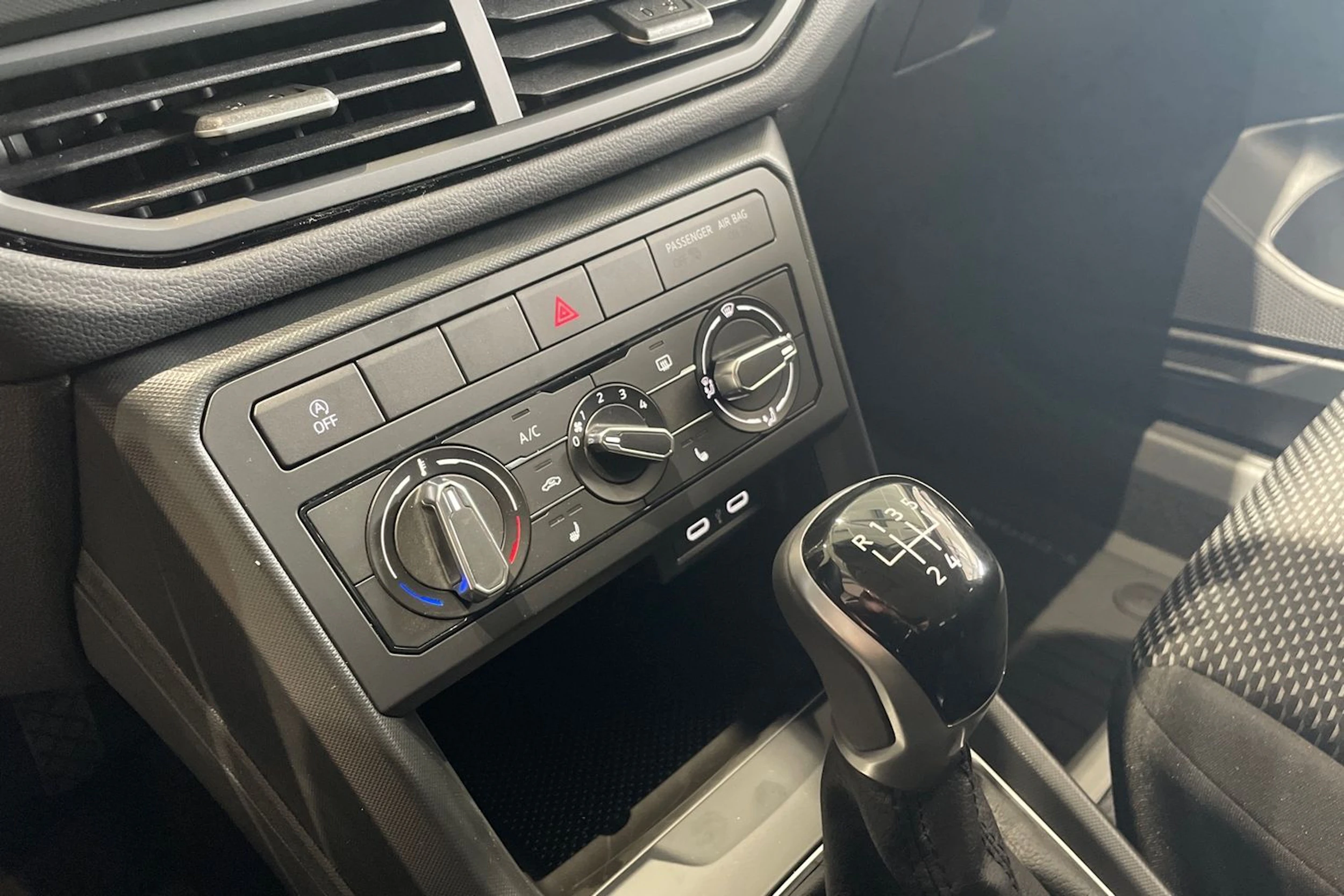 valkoinen Volkswagen T-Cross 2026 kuva 11.