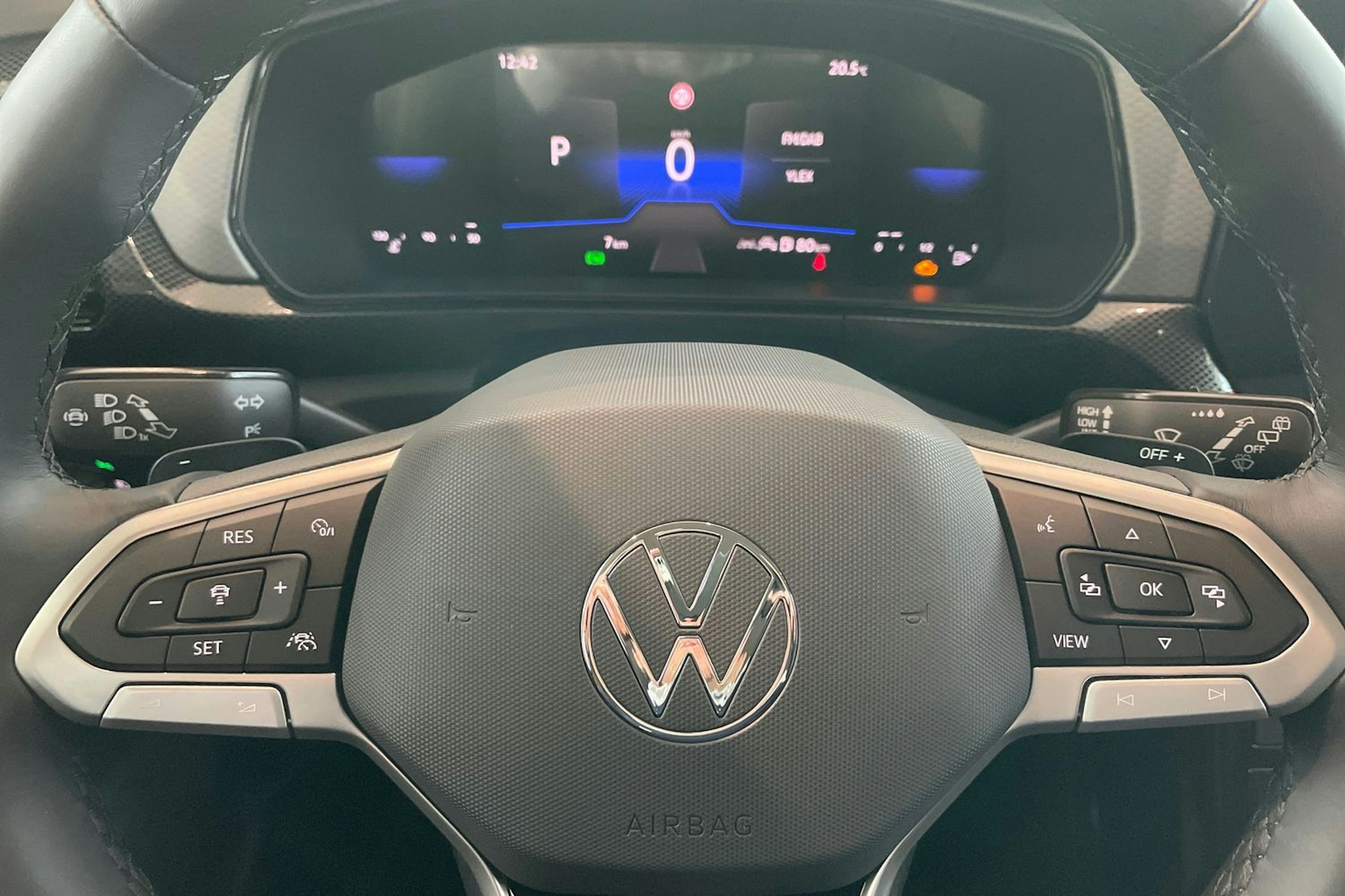 harmaa Volkswagen T-Cross 2026 kuva 12.