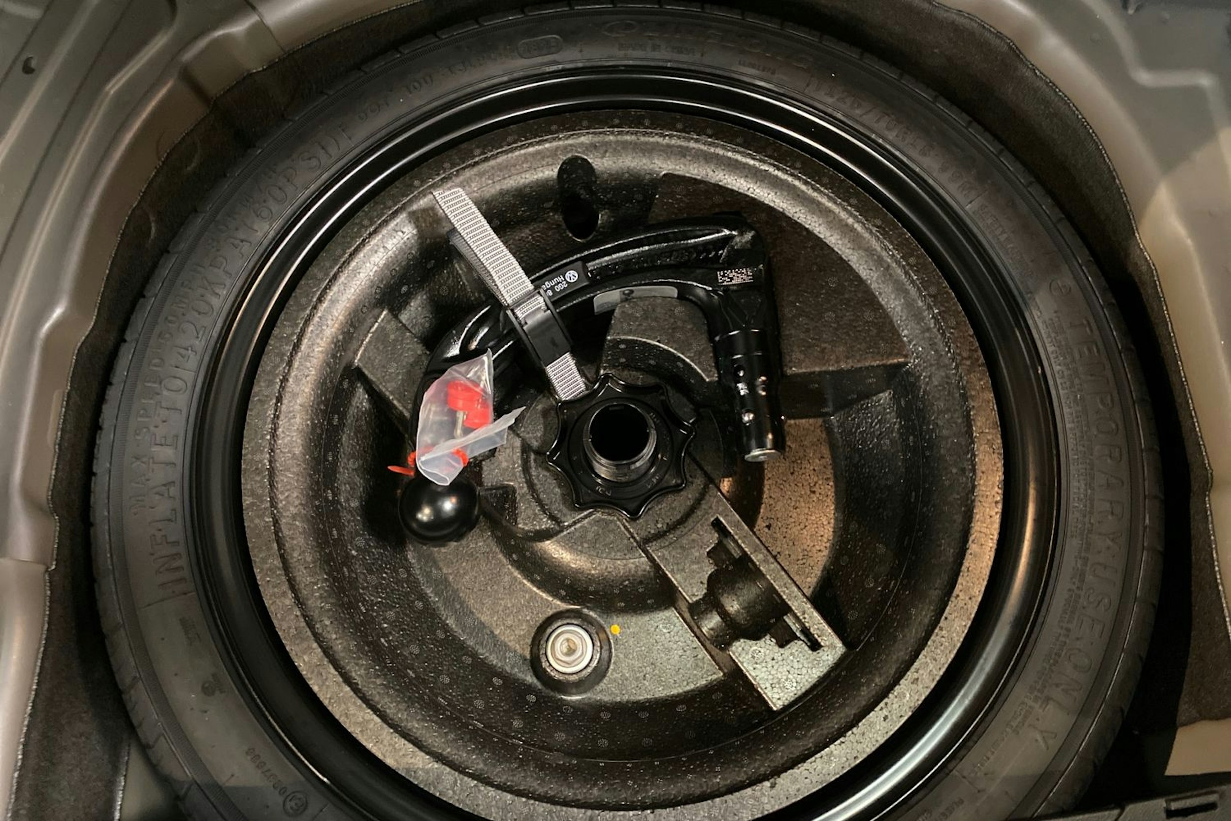 harmaa Volkswagen T-Cross 2026 kuva 11.