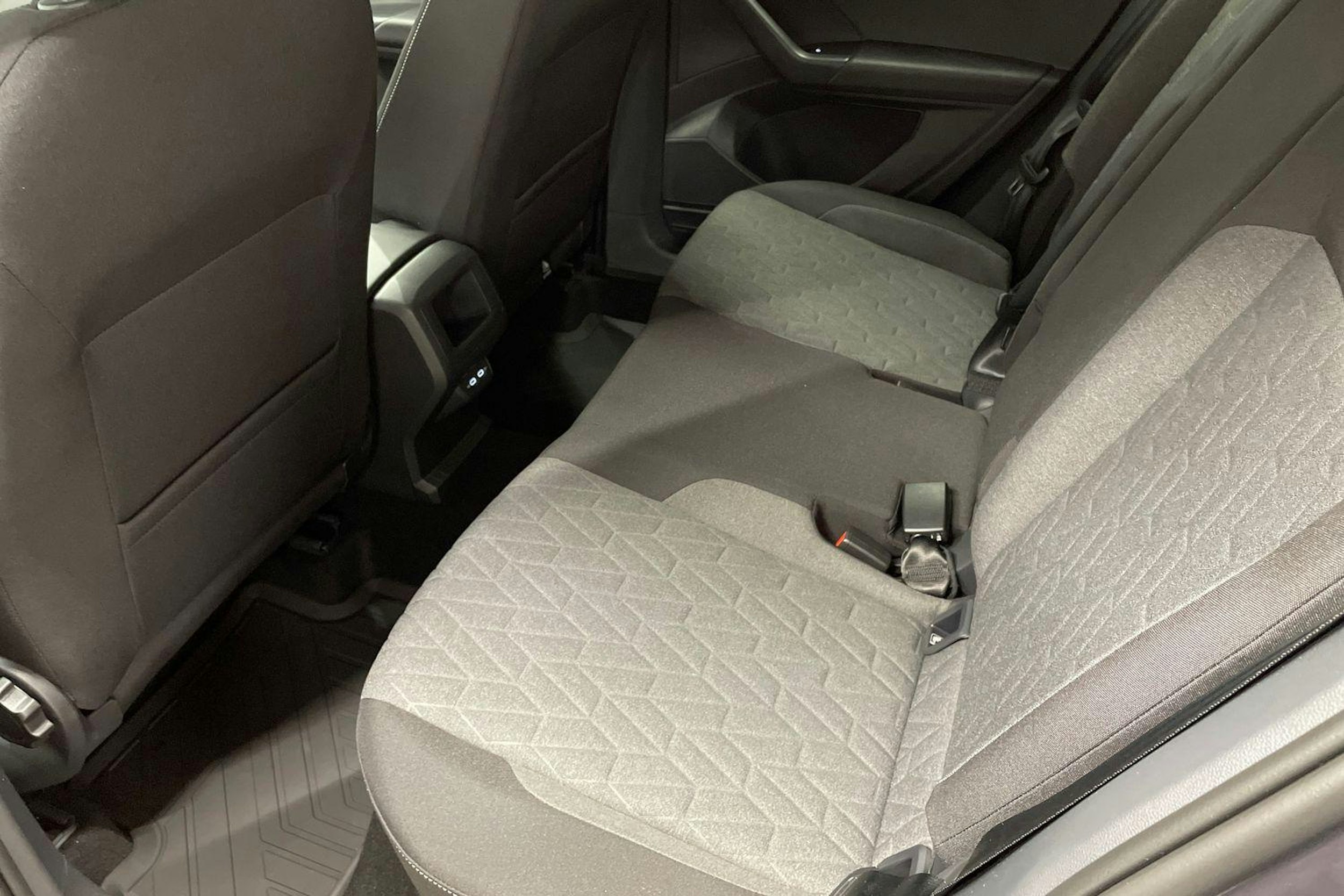 harmaa Volkswagen T-Cross 2026 kuva 8.