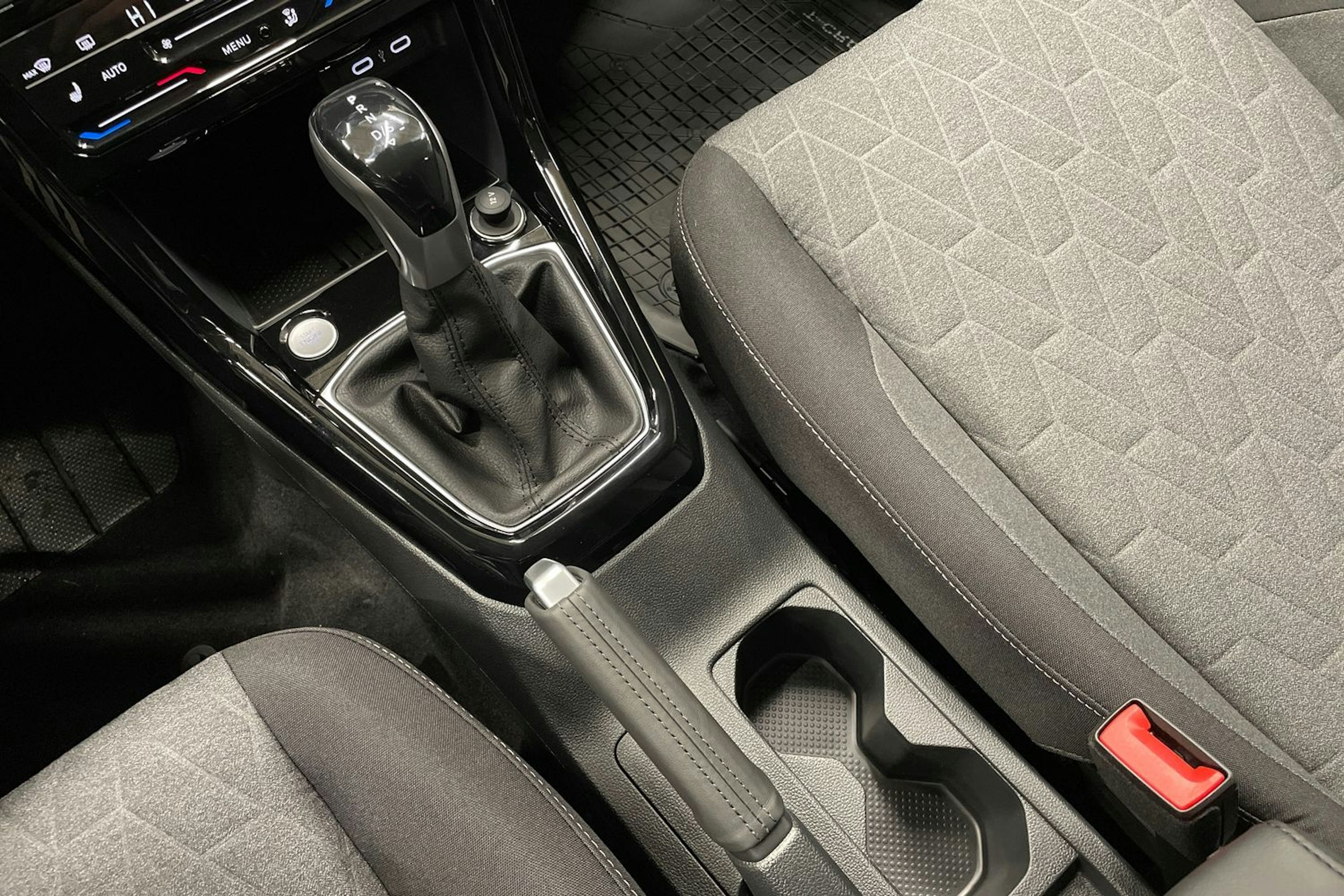 harmaa Volkswagen T-Cross 2026 kuva 15.