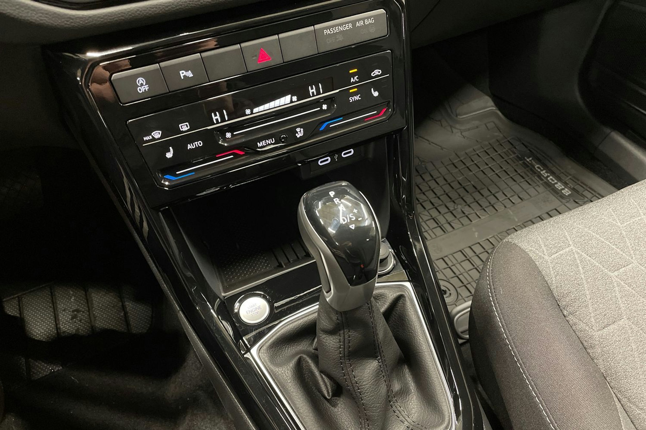 harmaa Volkswagen T-Cross 2026 kuva 16.