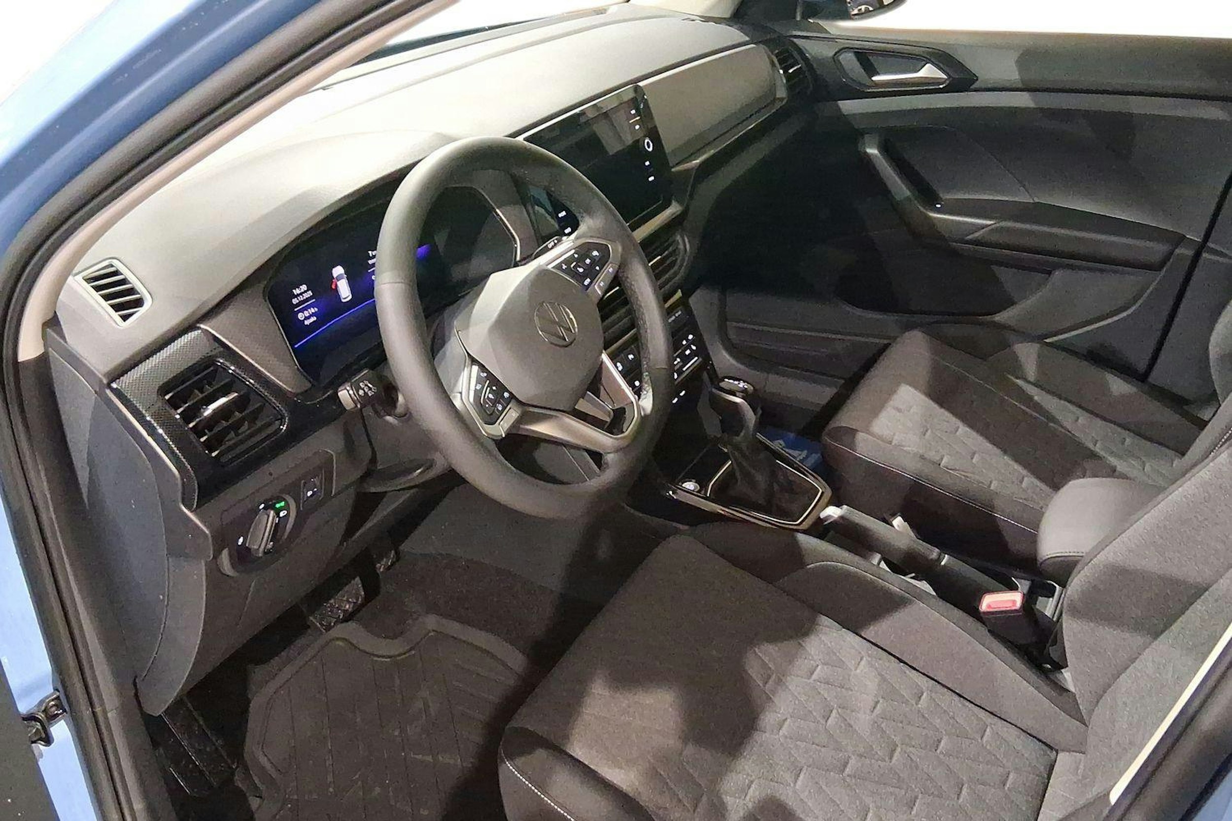 sininen Volkswagen T-Cross 2026 kuva 7.