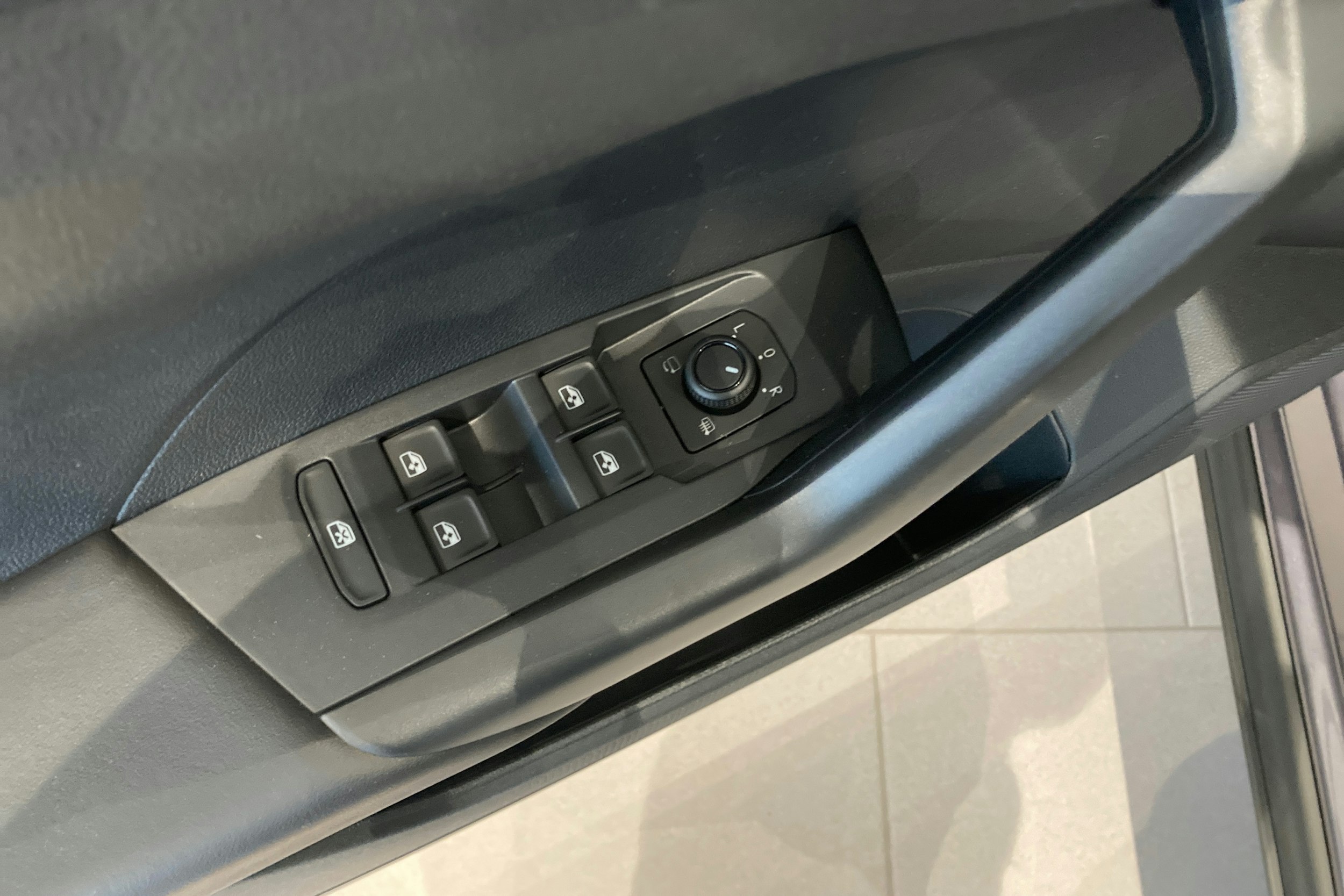 harmaa Volkswagen T-Cross 2026 kuva 12.