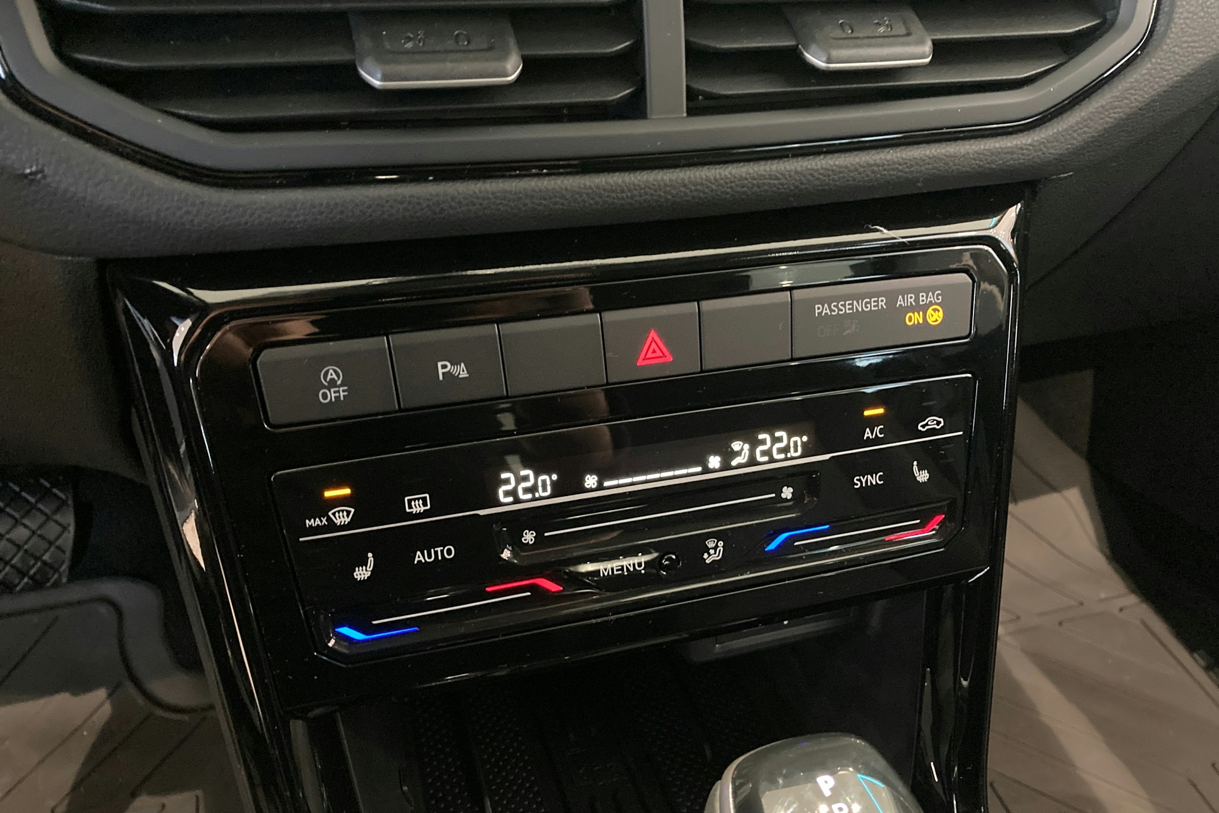 harmaa Volkswagen T-Cross 2026 kuva 15.