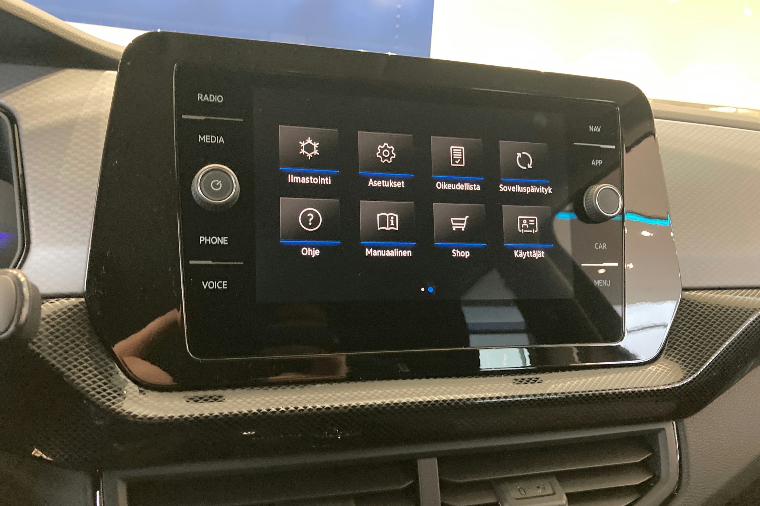 harmaa Volkswagen T-Cross 2026 kuva 17.