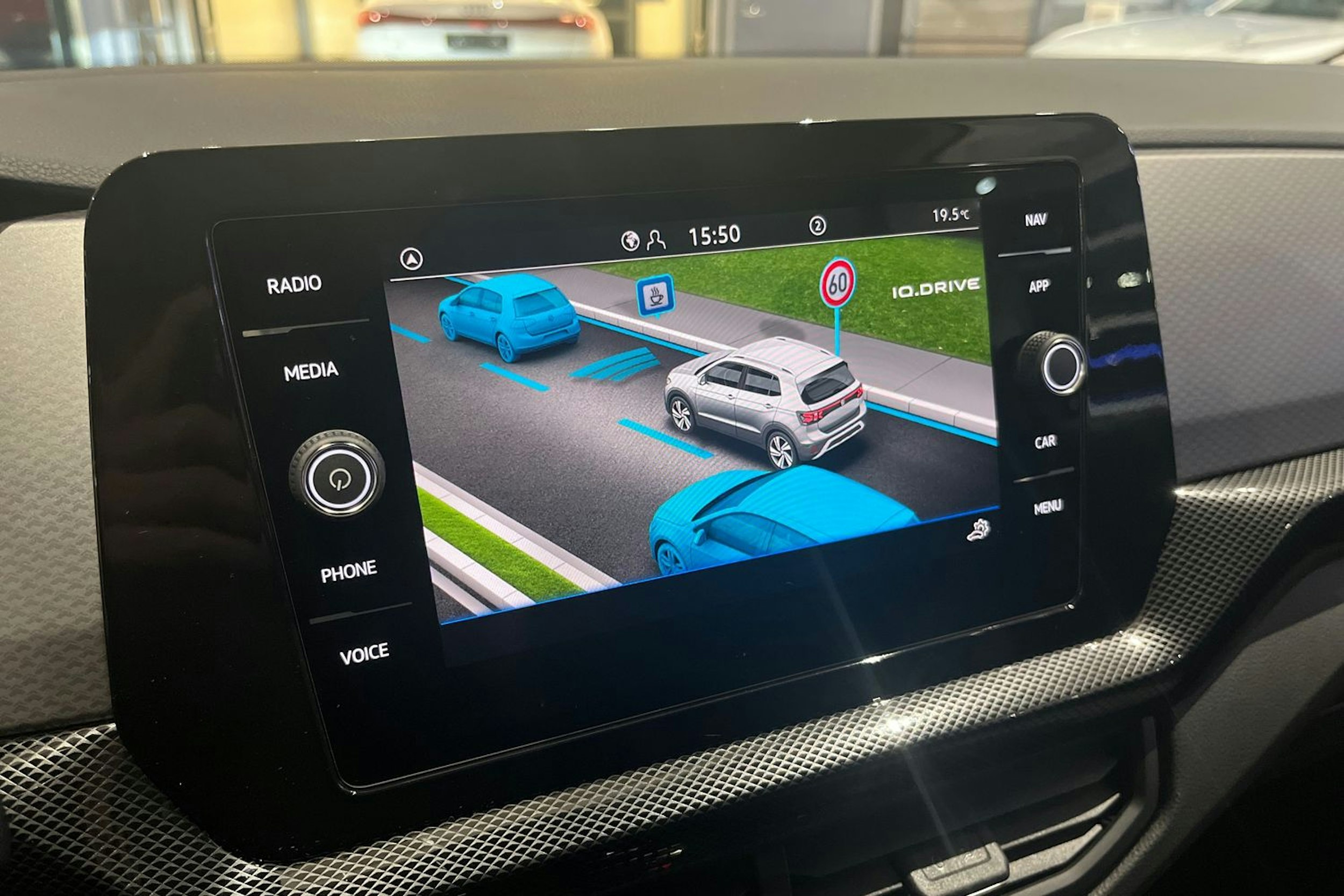 musta Volkswagen T-Cross 2026 kuva 16.