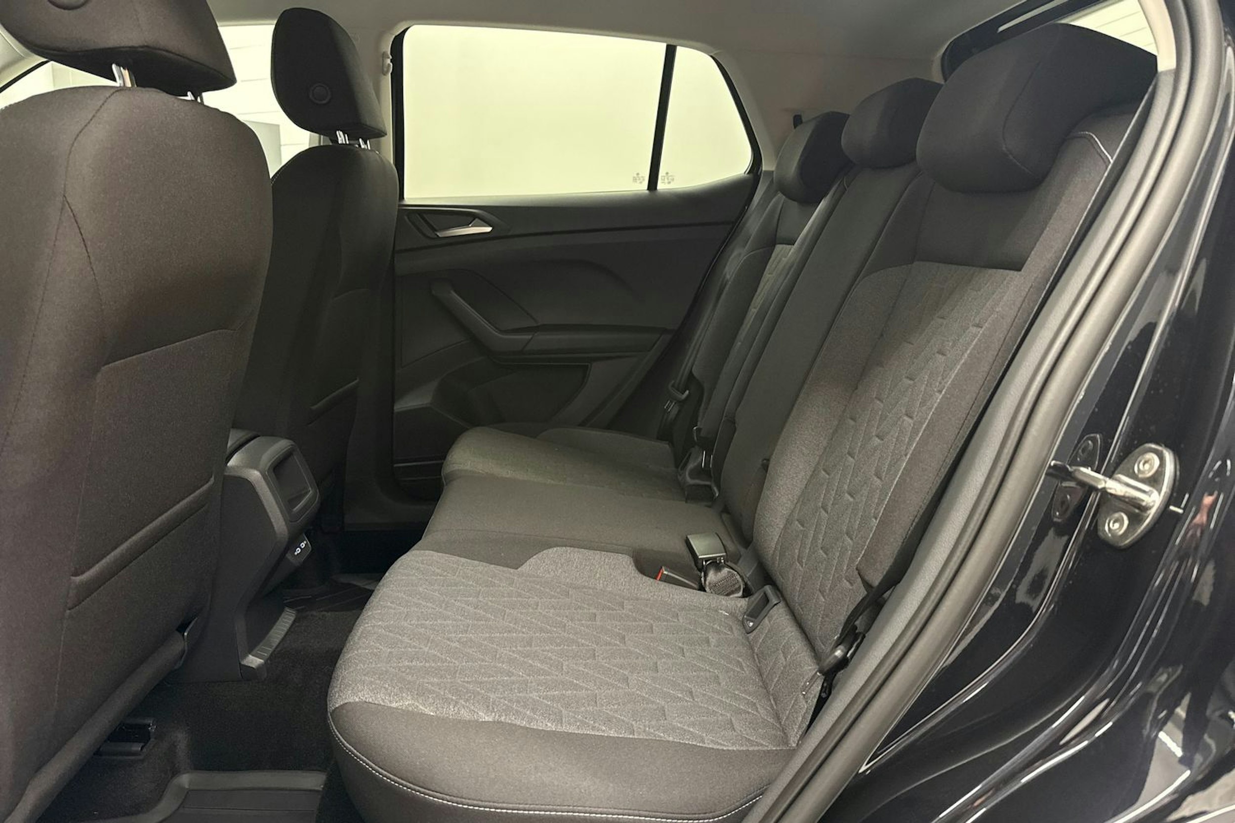 met. musta Volkswagen T-Cross 2026 kuva 11.