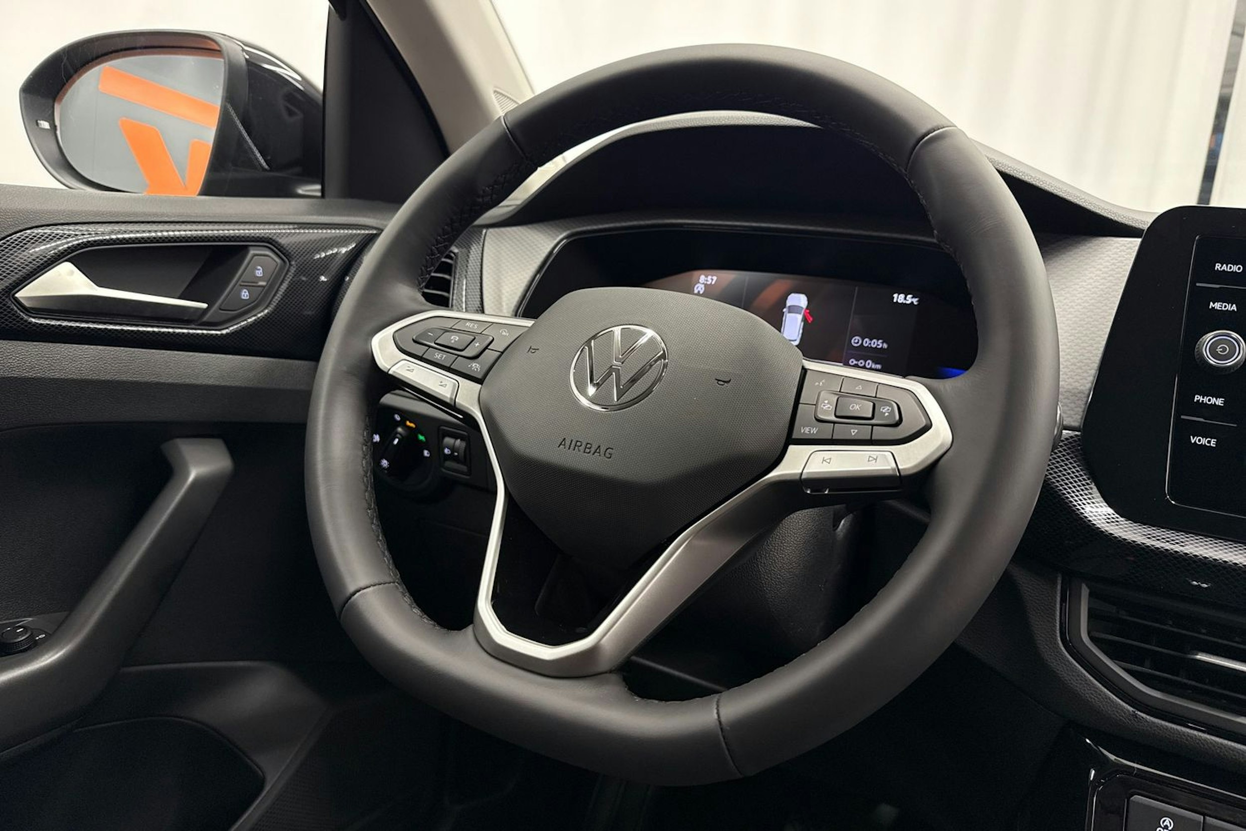 met. musta Volkswagen T-Cross 2026 kuva 13.