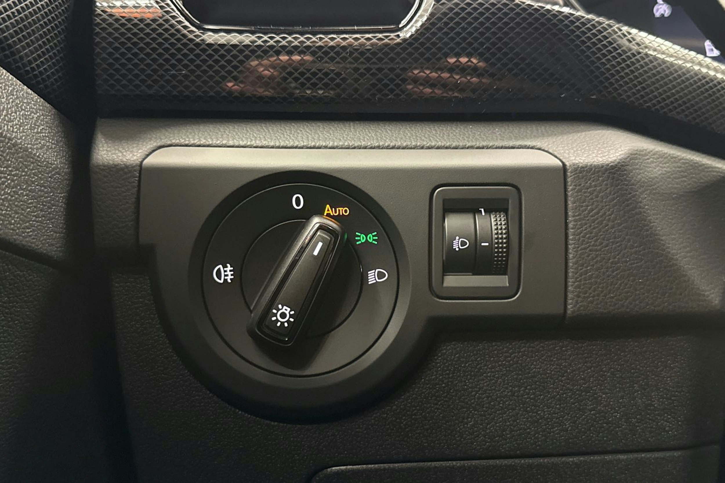 met. musta Volkswagen T-Cross 2026 kuva 16.