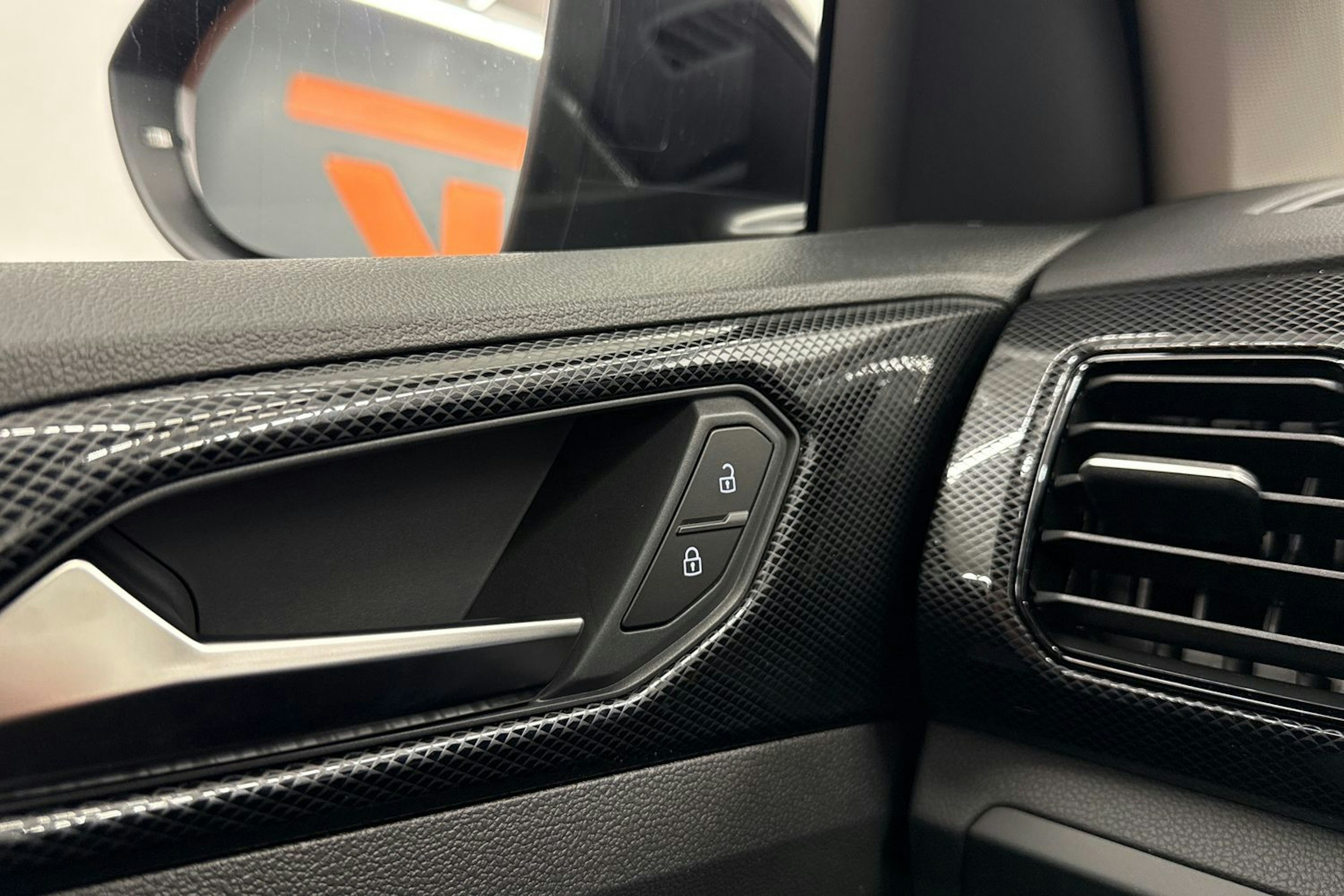 met. musta Volkswagen T-Cross 2026 kuva 17.