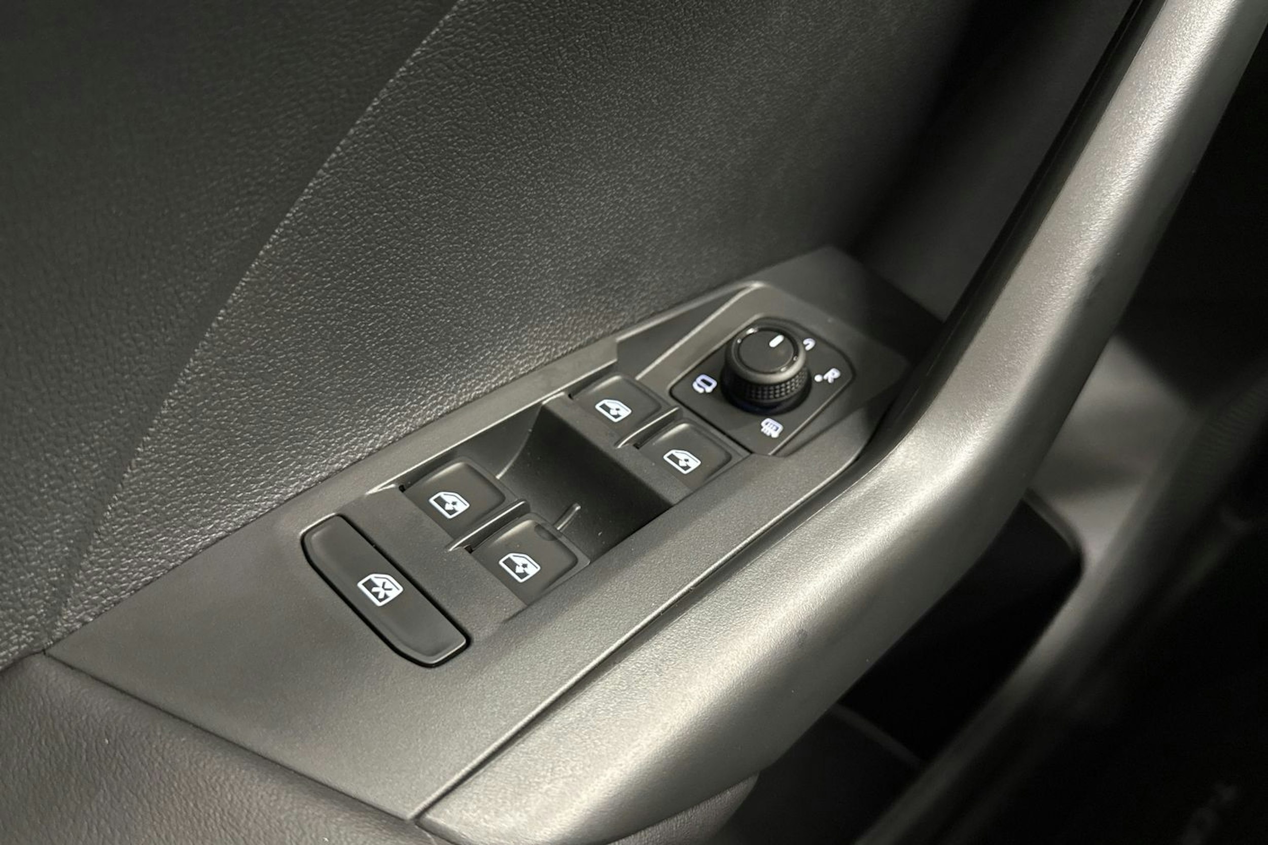 met. musta Volkswagen T-Cross 2026 kuva 18.