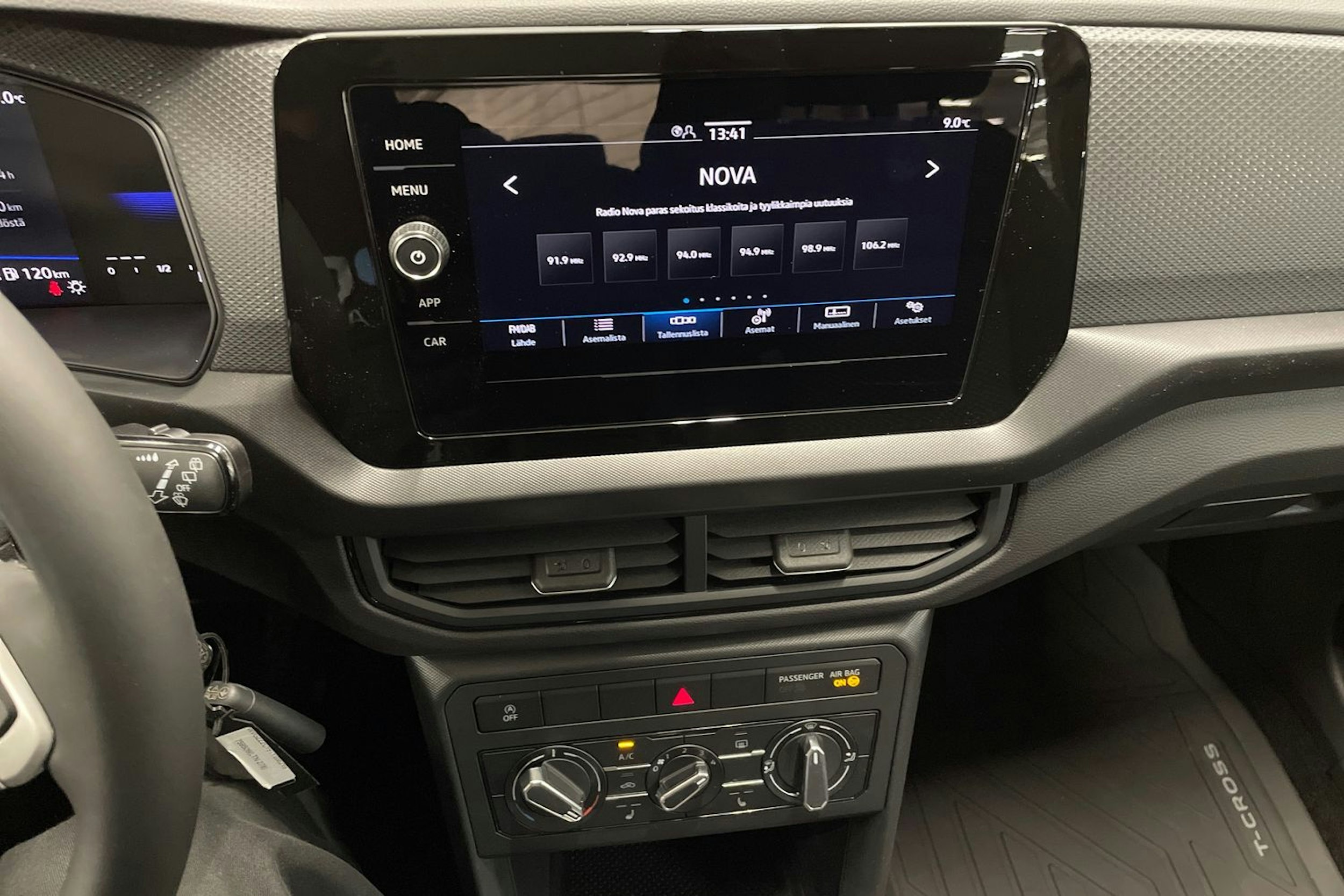 sininen Volkswagen T-Cross 2026 kuva 12.