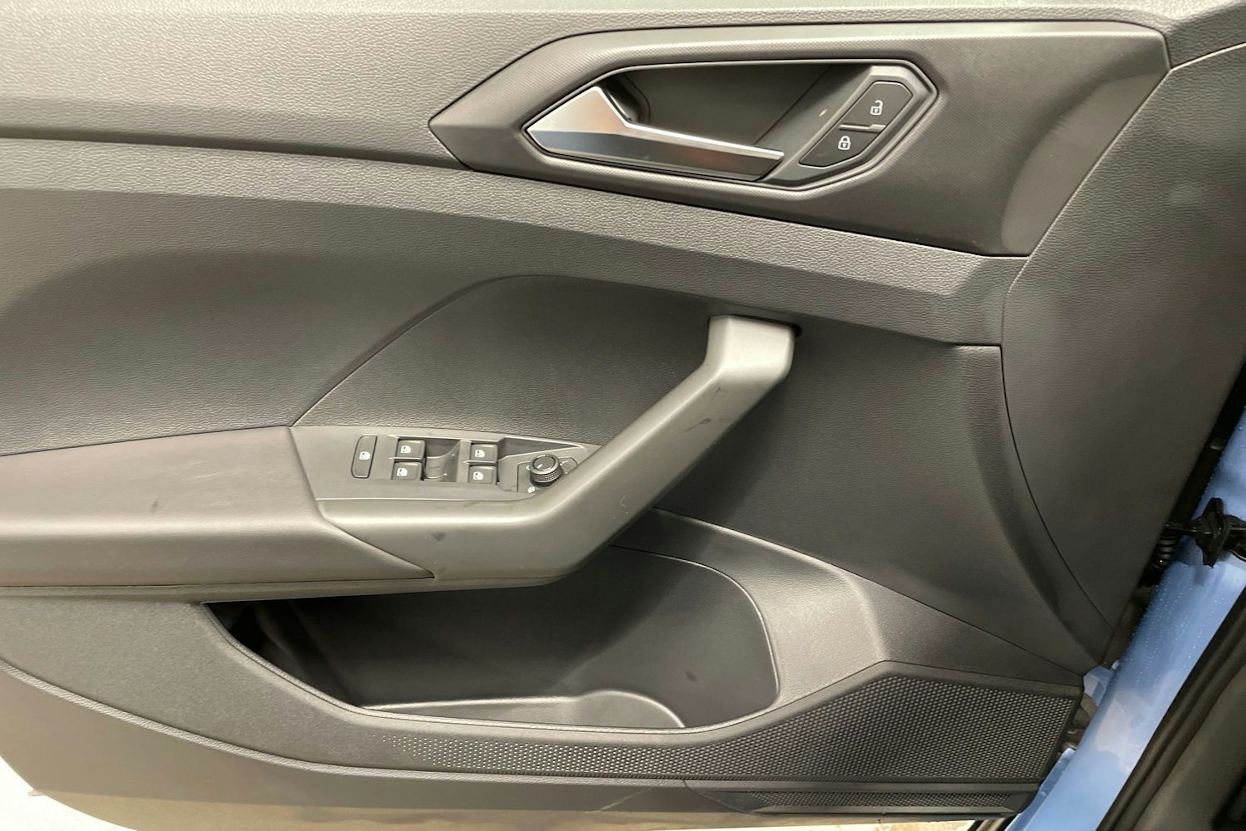 sininen Volkswagen T-Cross 2026 kuva 15.