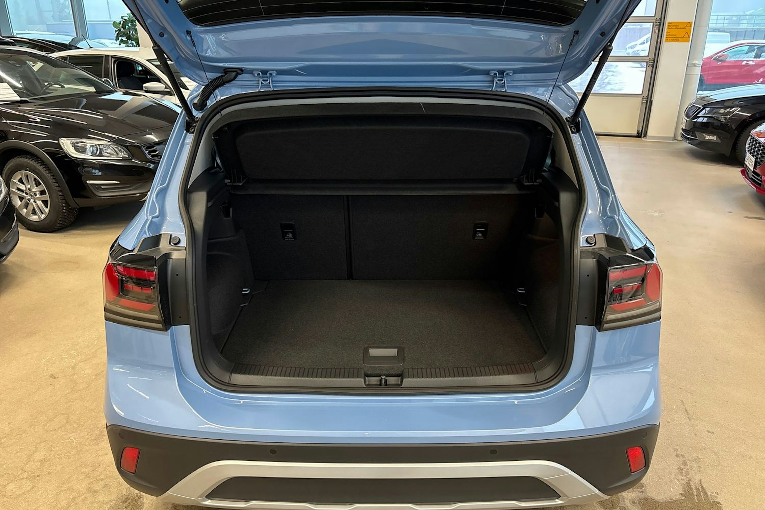 sininen Volkswagen T-Cross 2026 kuva 11.