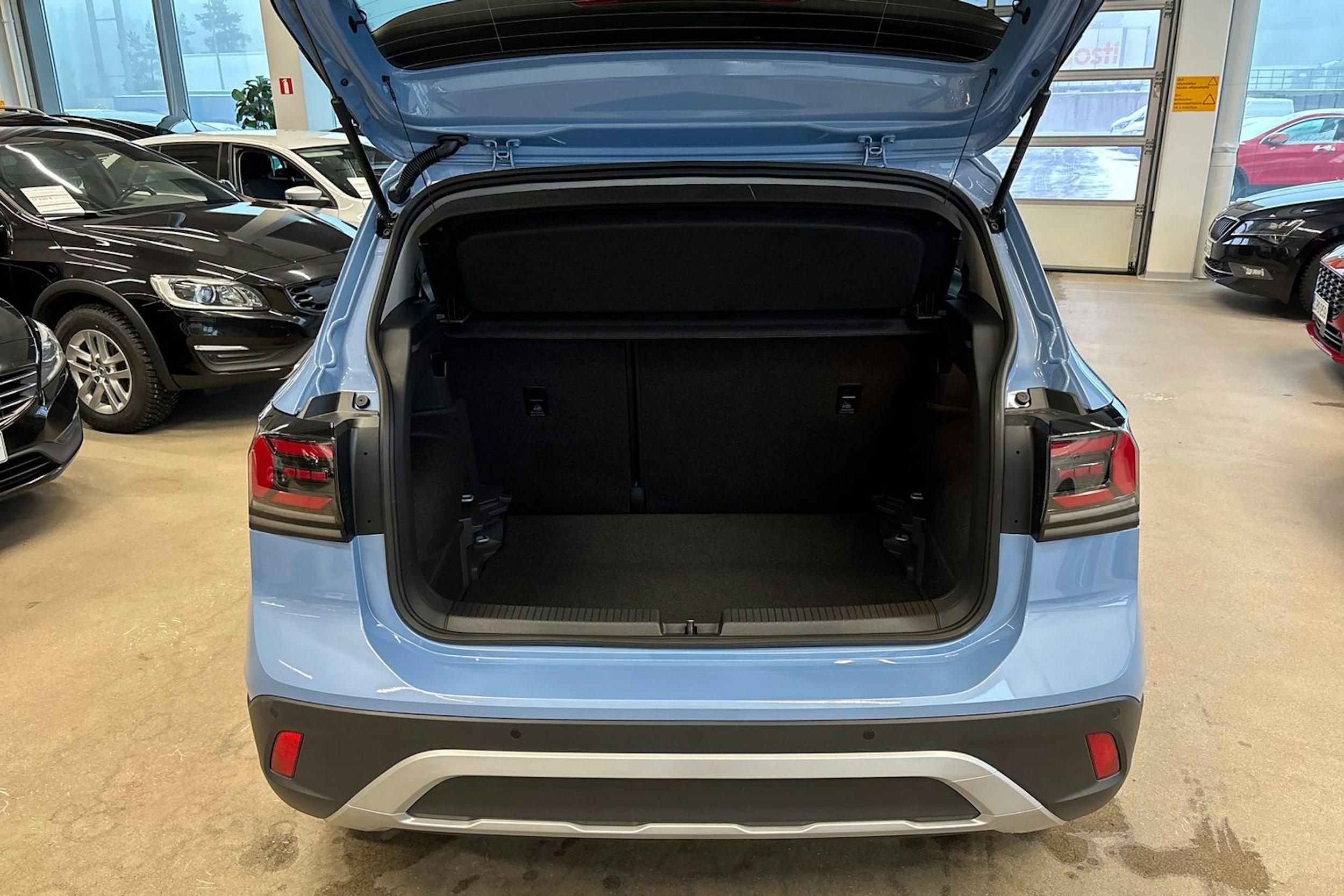 sininen Volkswagen T-Cross 2026 kuva 12.