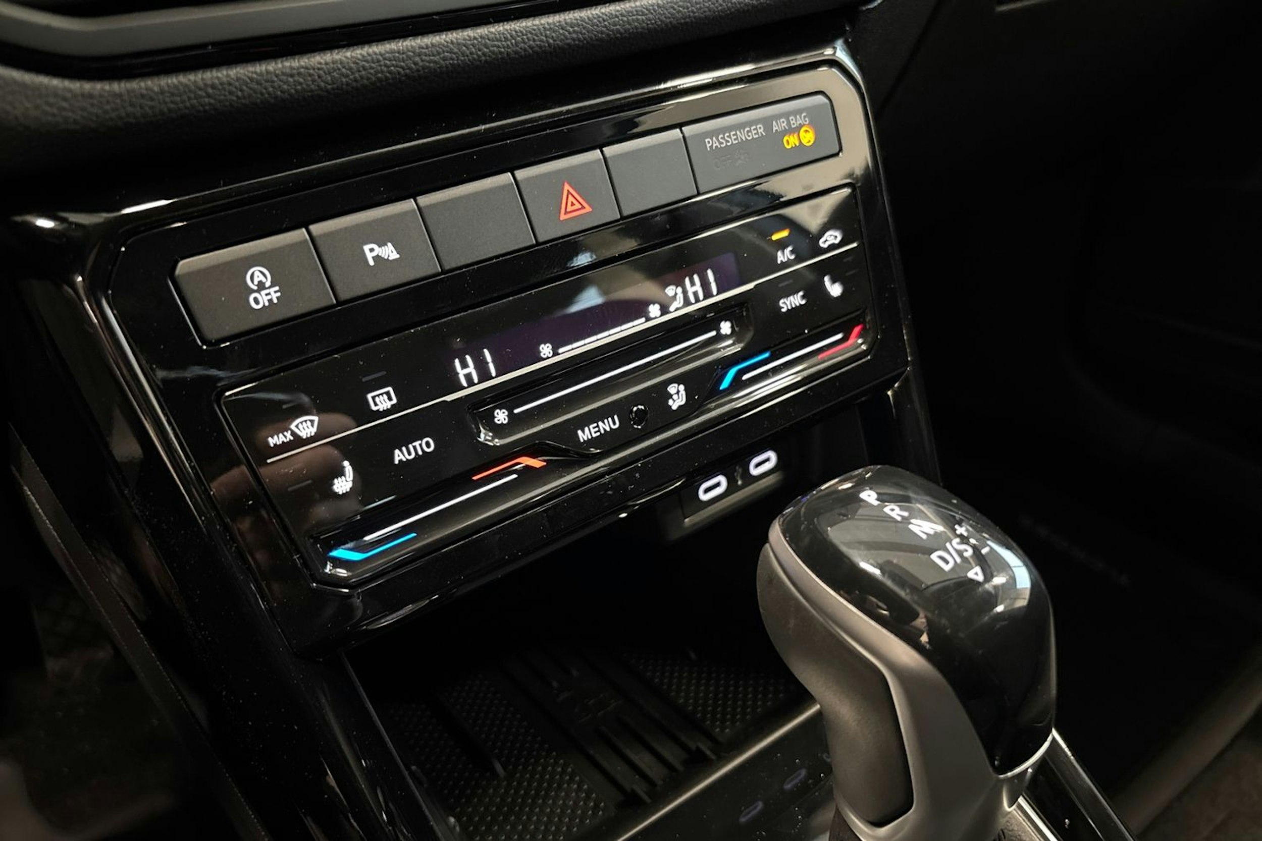 sininen Volkswagen T-Cross 2026 kuva 14.