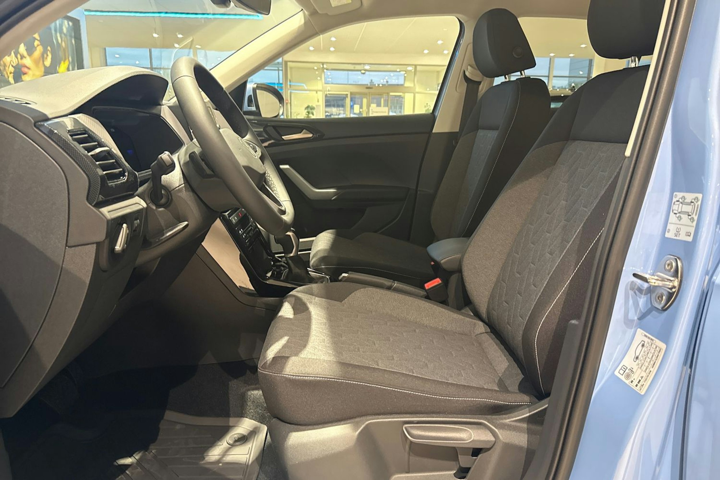 sininen Volkswagen T-Cross 2026 kuva 11.