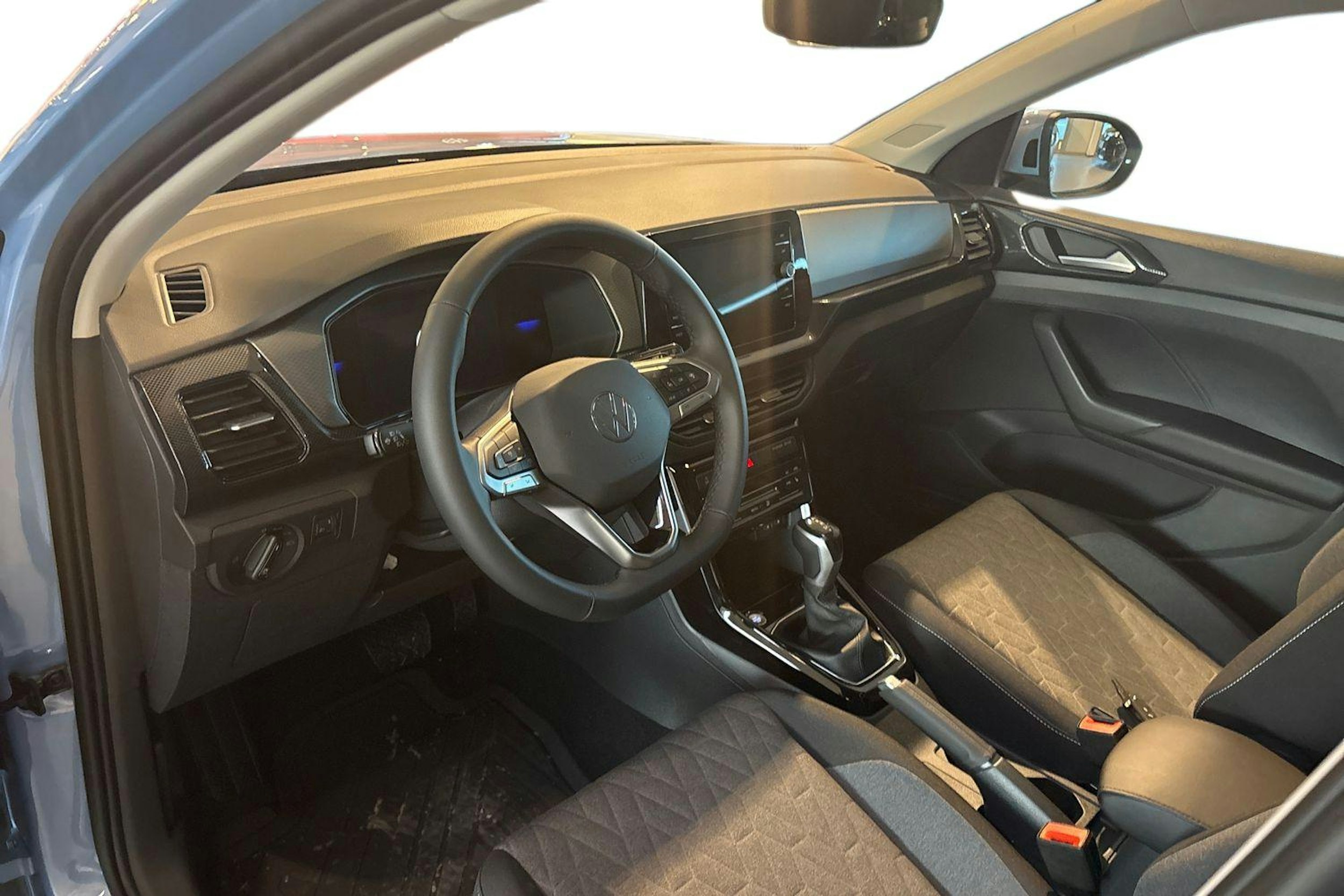 sininen Volkswagen T-Cross 2026 kuva 6.
