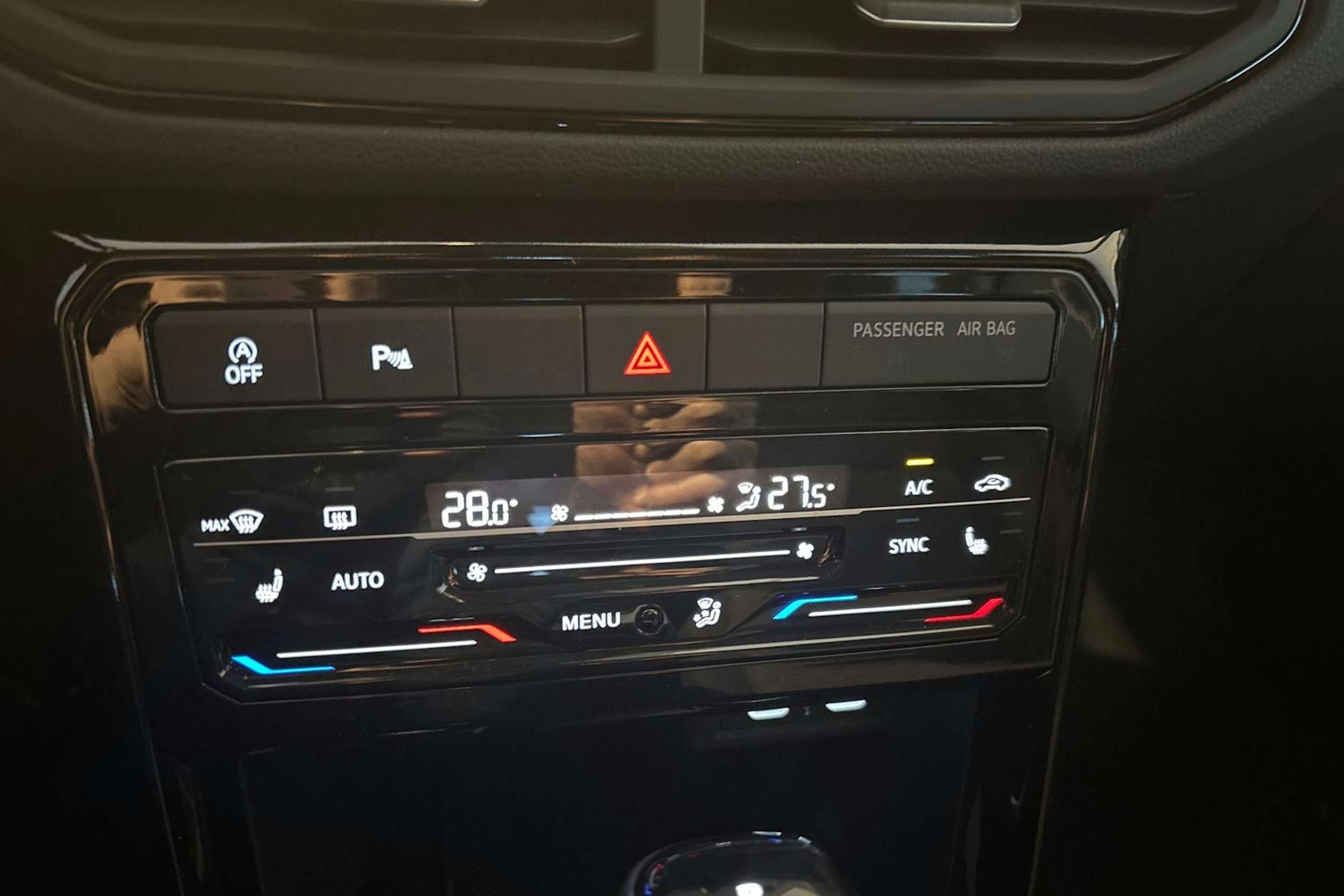 sininen Volkswagen T-Cross 2026 kuva 18.