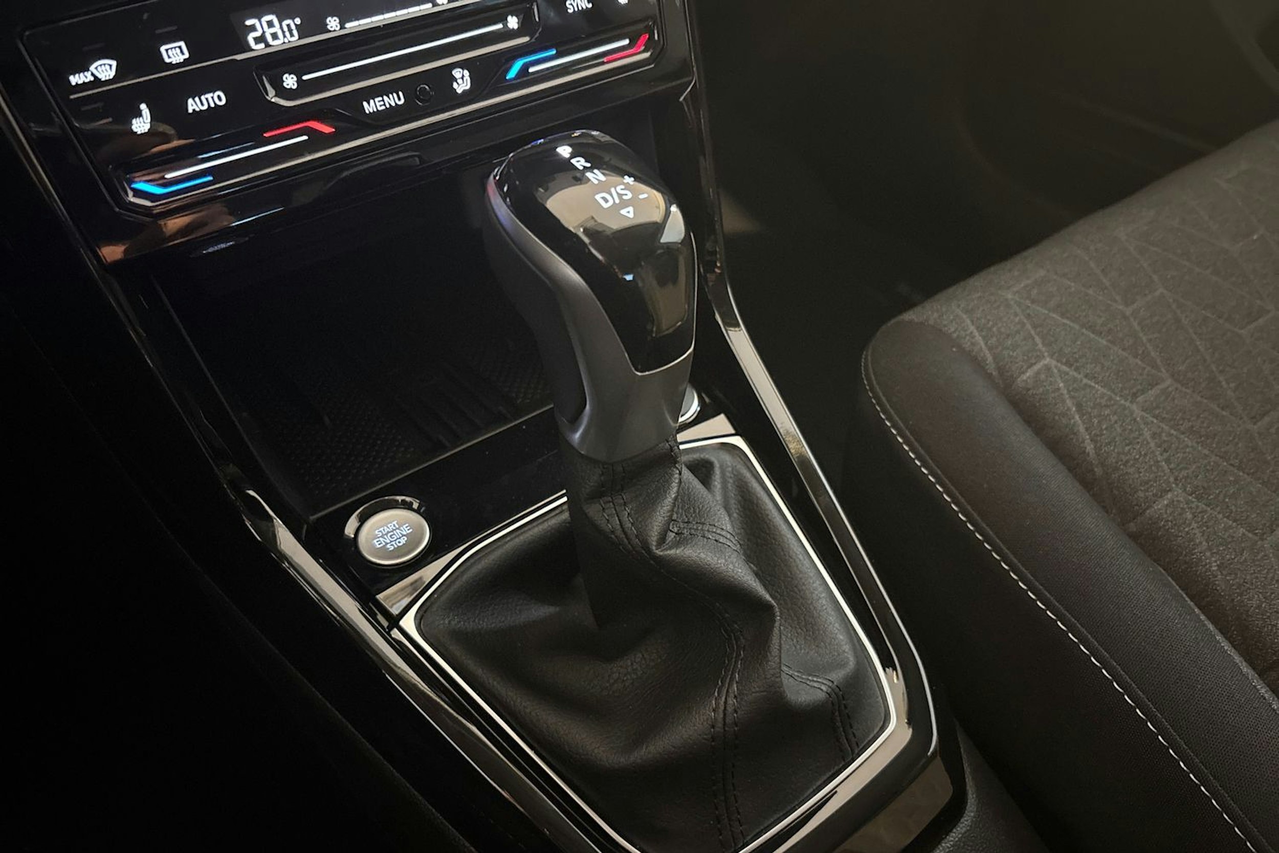 sininen Volkswagen T-Cross 2026 kuva 19.