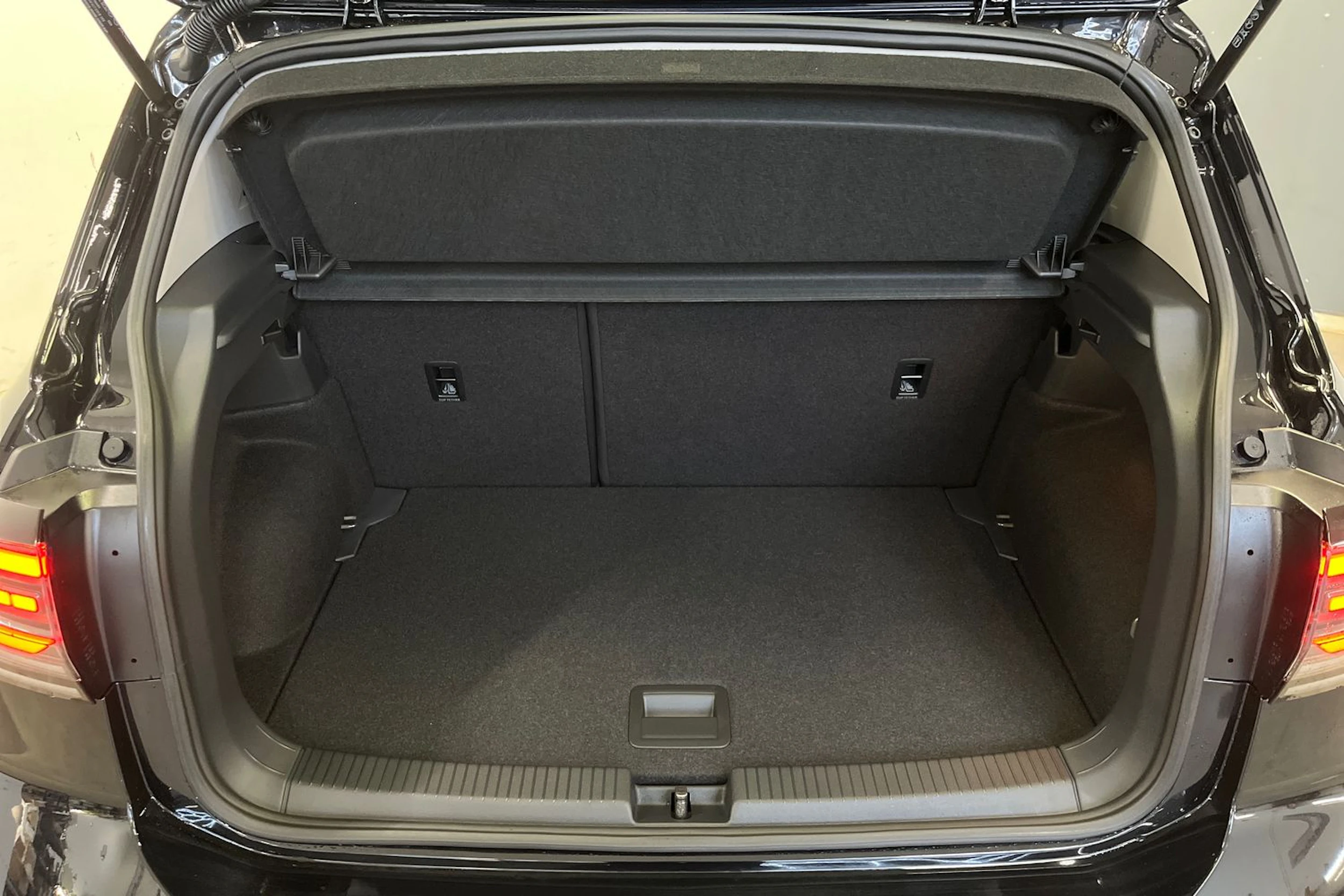musta Volkswagen T-Cross 2026 kuva 11.