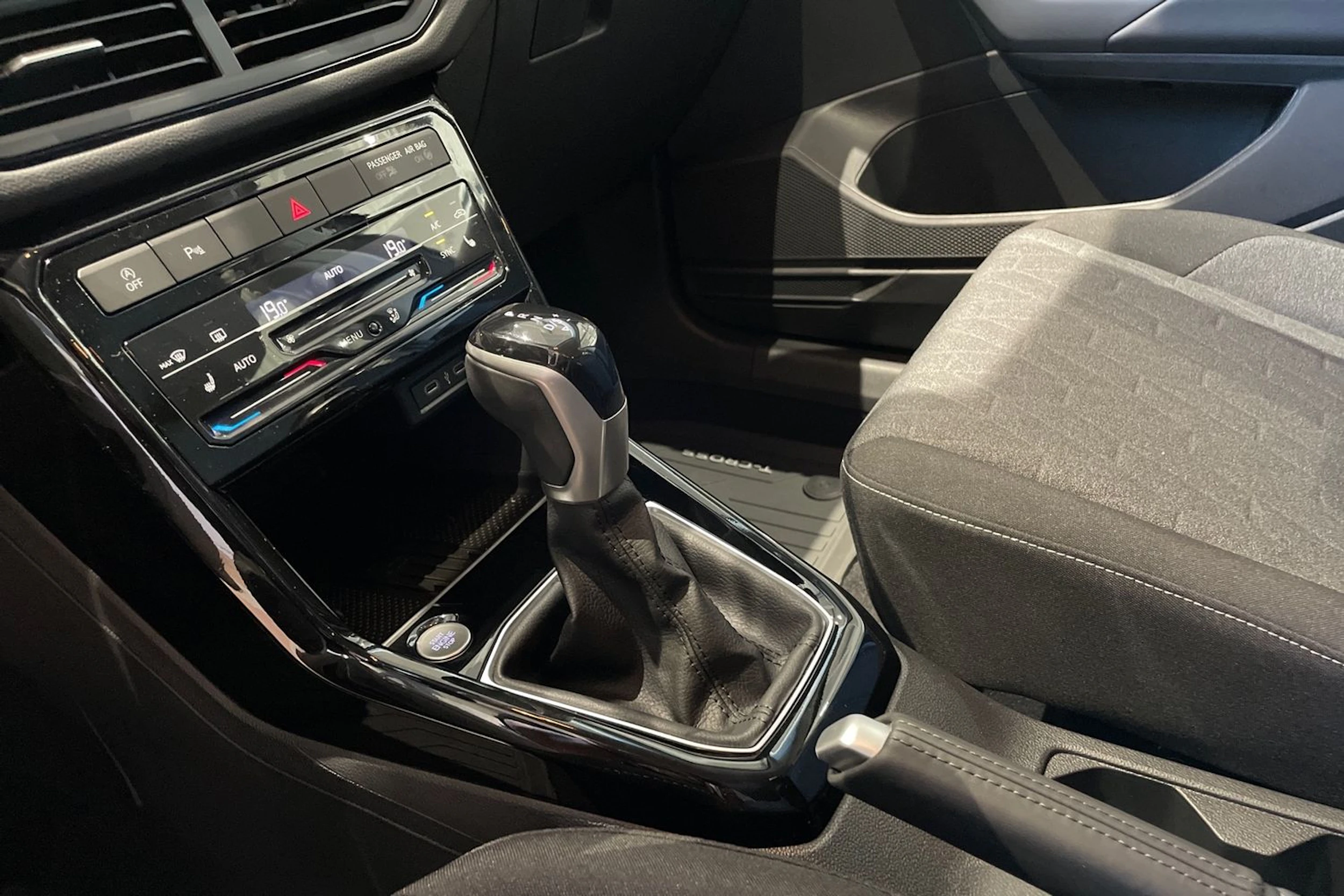harmaa Volkswagen T-Cross 2026 kuva 15.