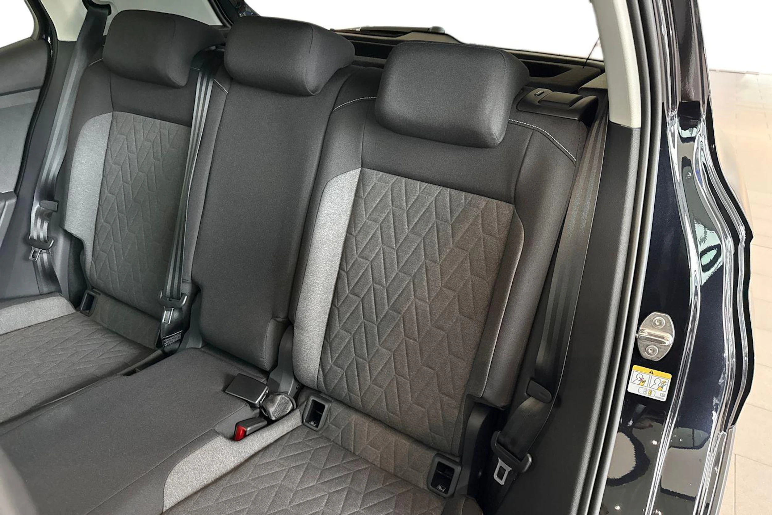 musta Volkswagen T-Cross 2026 kuva 8.