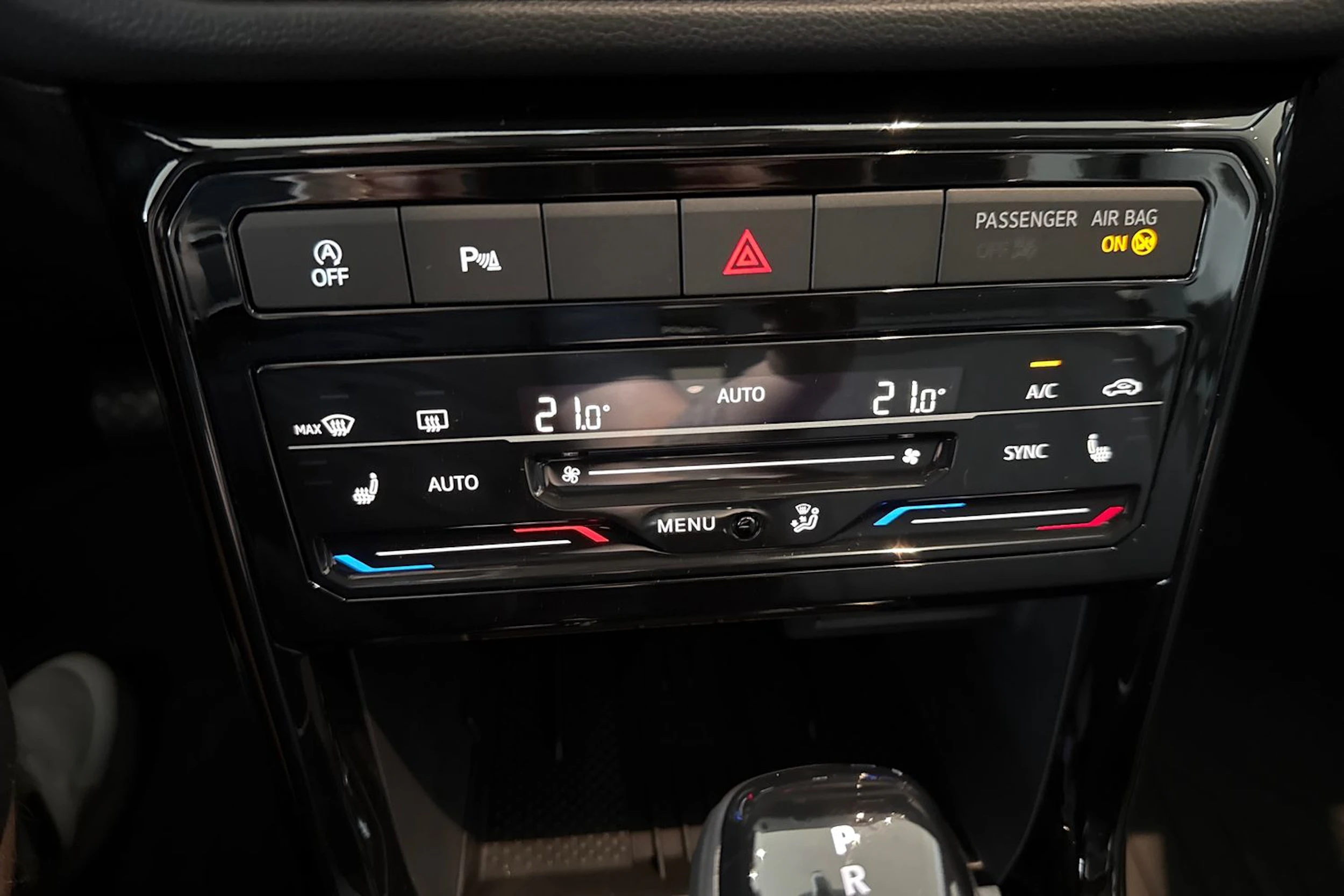 musta Volkswagen T-Cross 2026 kuva 11.