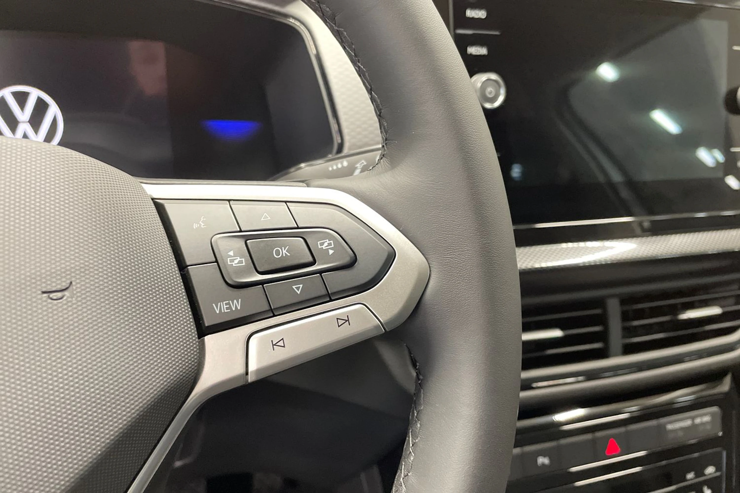 harmaa Volkswagen T-Cross 2026 kuva 13.
