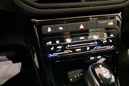 punainen Volkswagen T-Cross 2026 kuva 13.