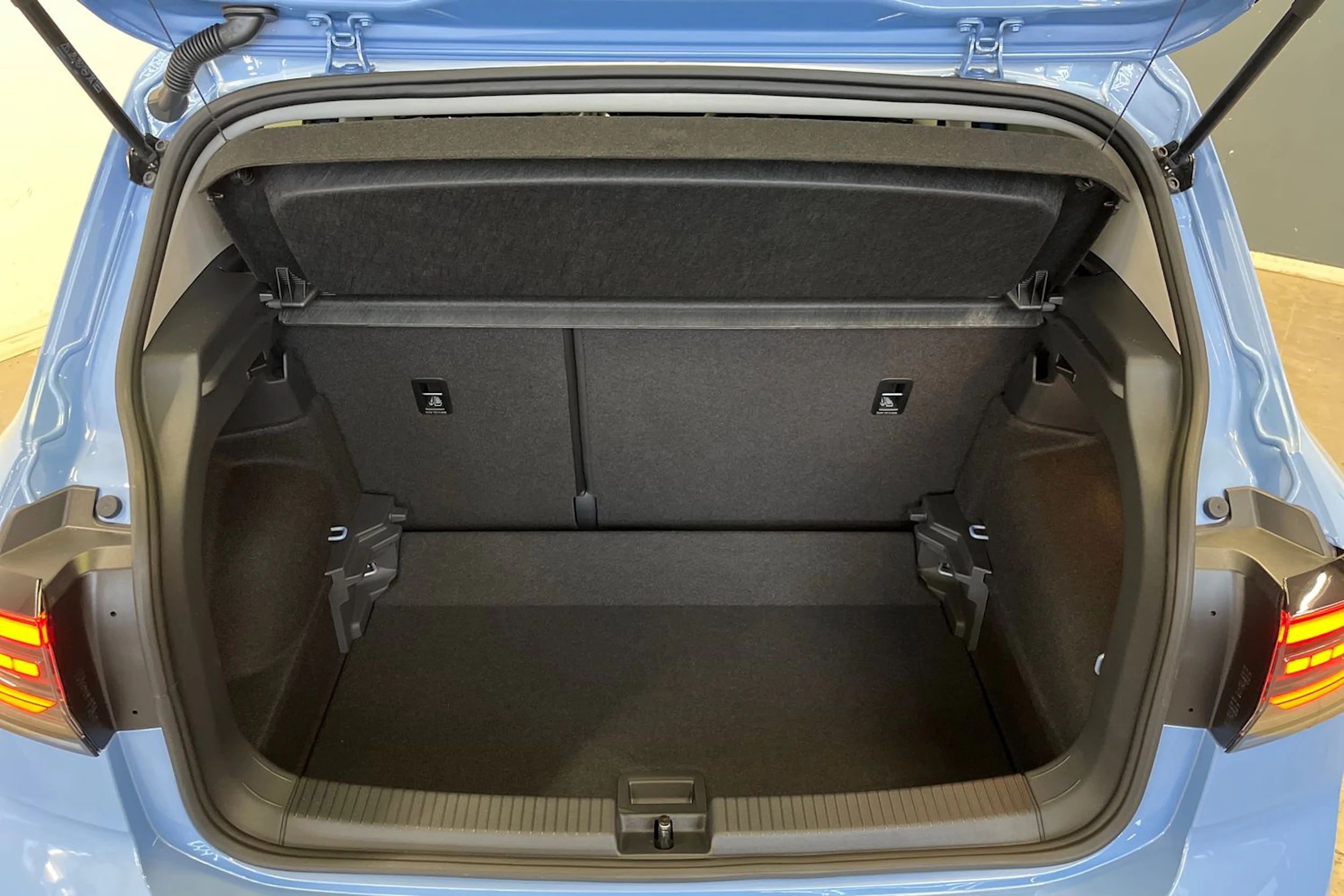 sininen Volkswagen T-Cross 2026 kuva 11.