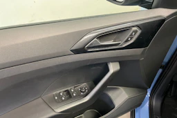sininen Volkswagen T-Cross 2026 kuva 12.