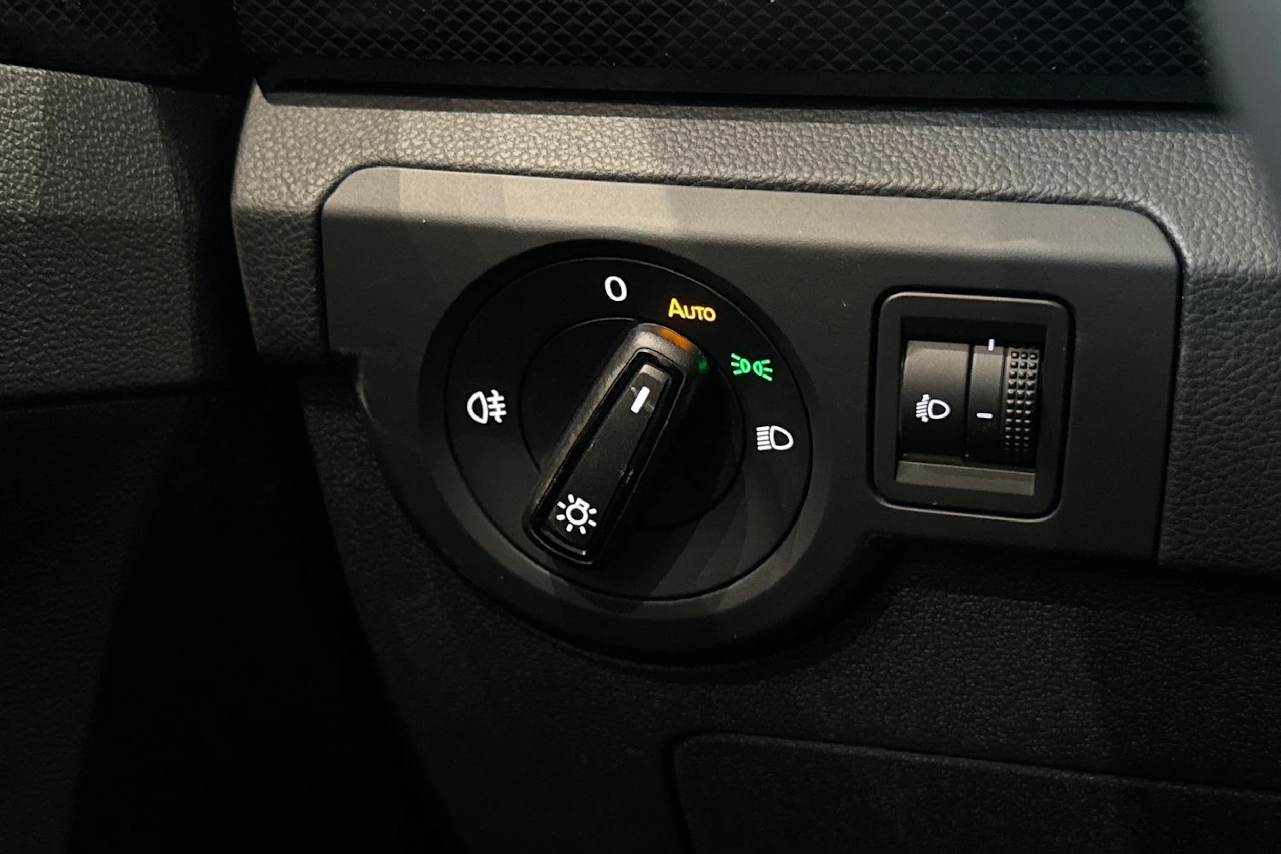 met. harmaa Volkswagen T-Cross 2026 kuva 13.